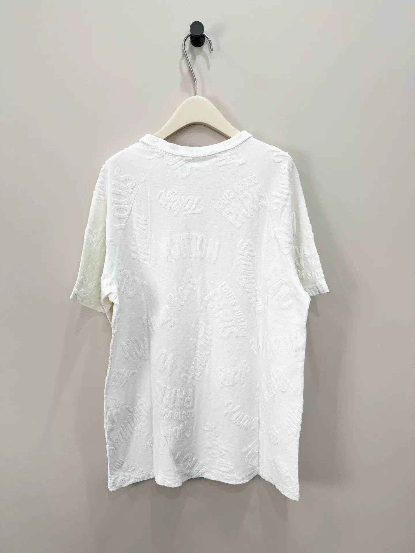 Louis Vuitton Louis Vuitton Embossed Short Sleeve T-Shirt Size US XL / EU 56 / 4 - 2 Thumbnail