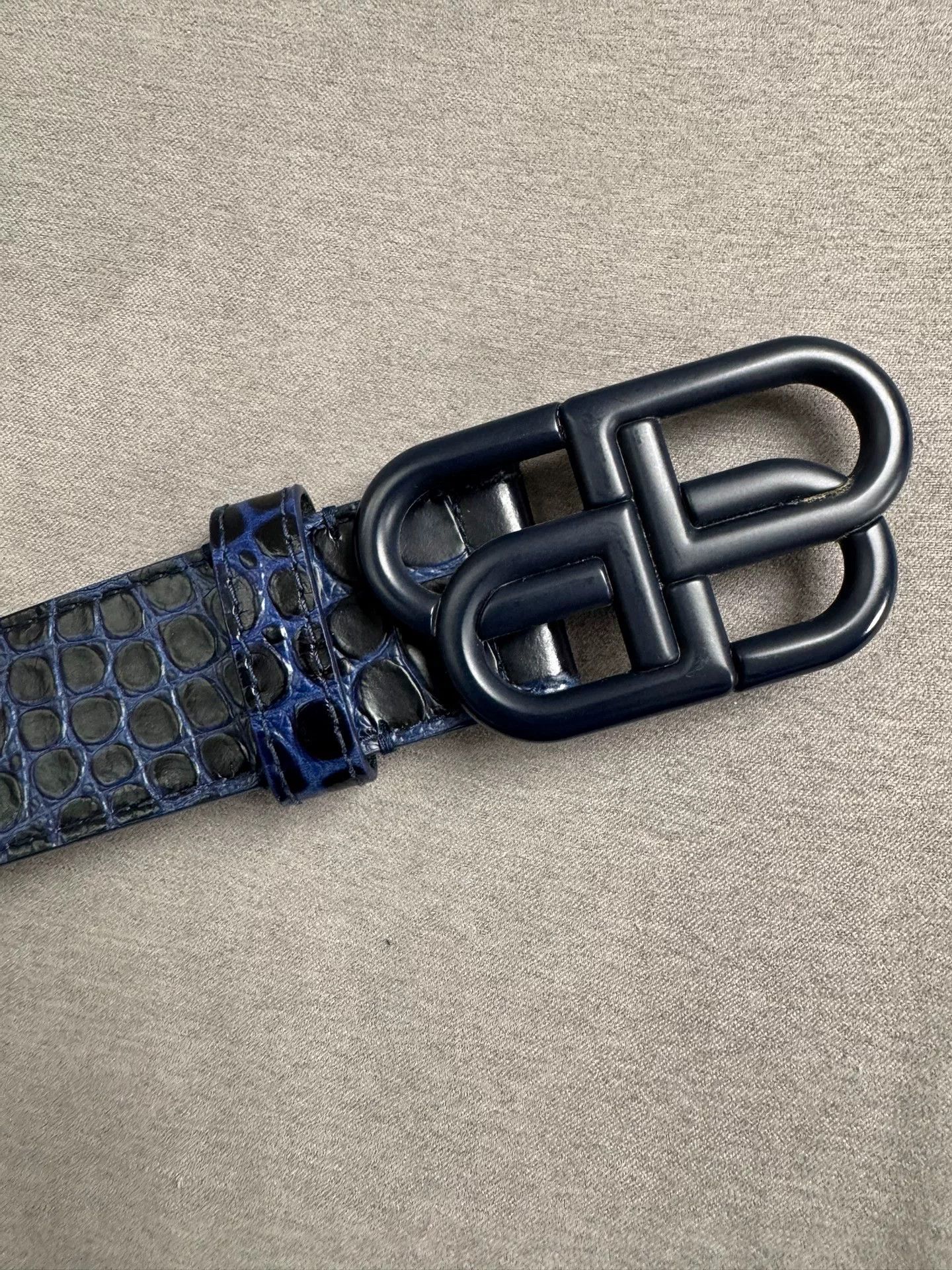 Balenciaga Balenciaga Crocodile Pattern Belt Second Hand Size ONE SIZE - 2 Thumbnail