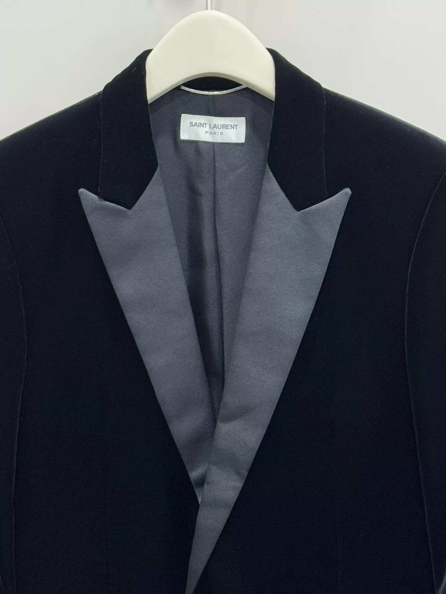 Saint Laurent Paris black velvet smoking suit from Saint Laurent Size US M / EU 48-50 / 2 - 3 Thumbnail