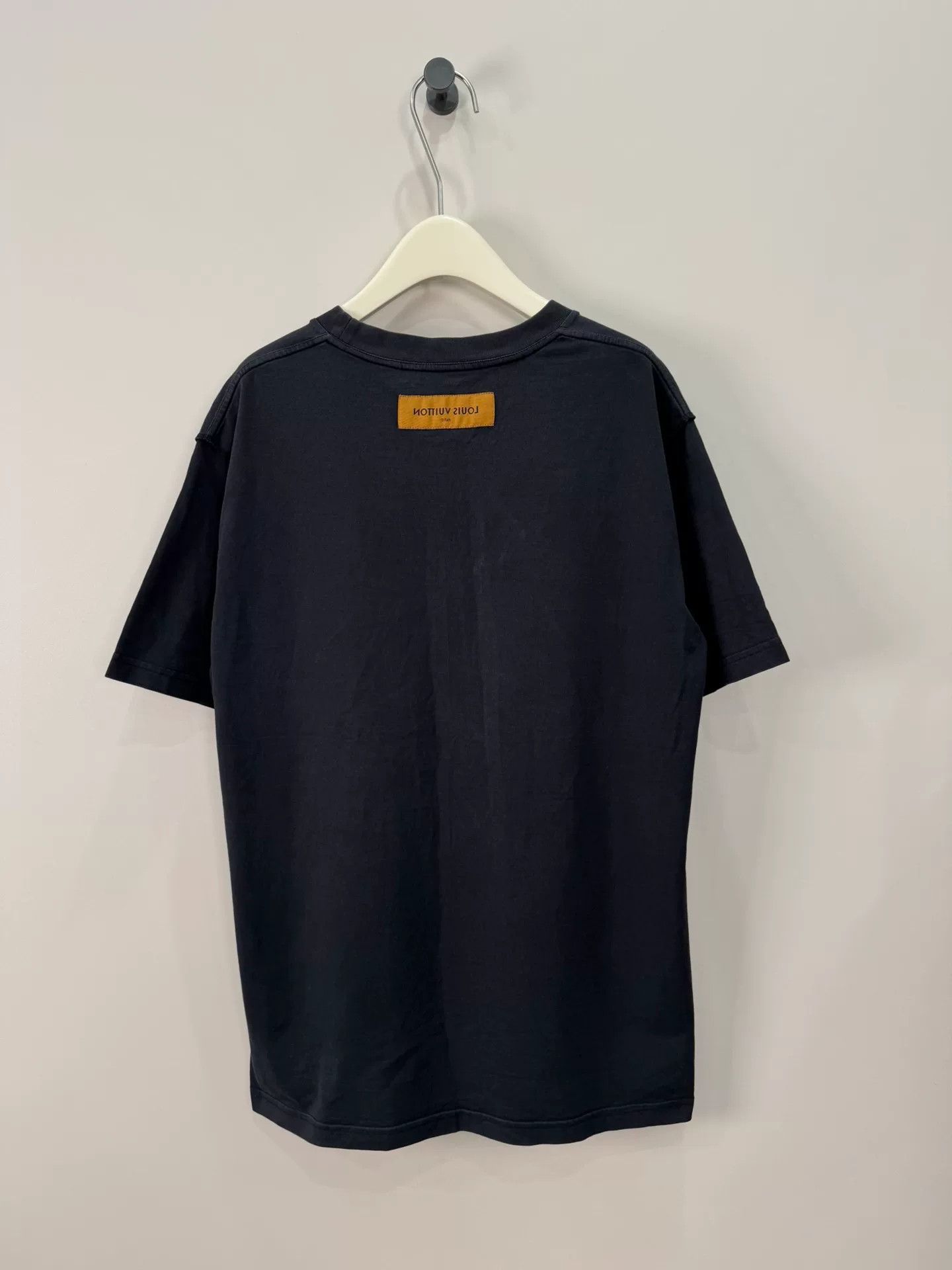 Louis Vuitton louis vuitton embossed logo black t-shirt xl Size US XL / EU 56 / 4 - 2 Thumbnail