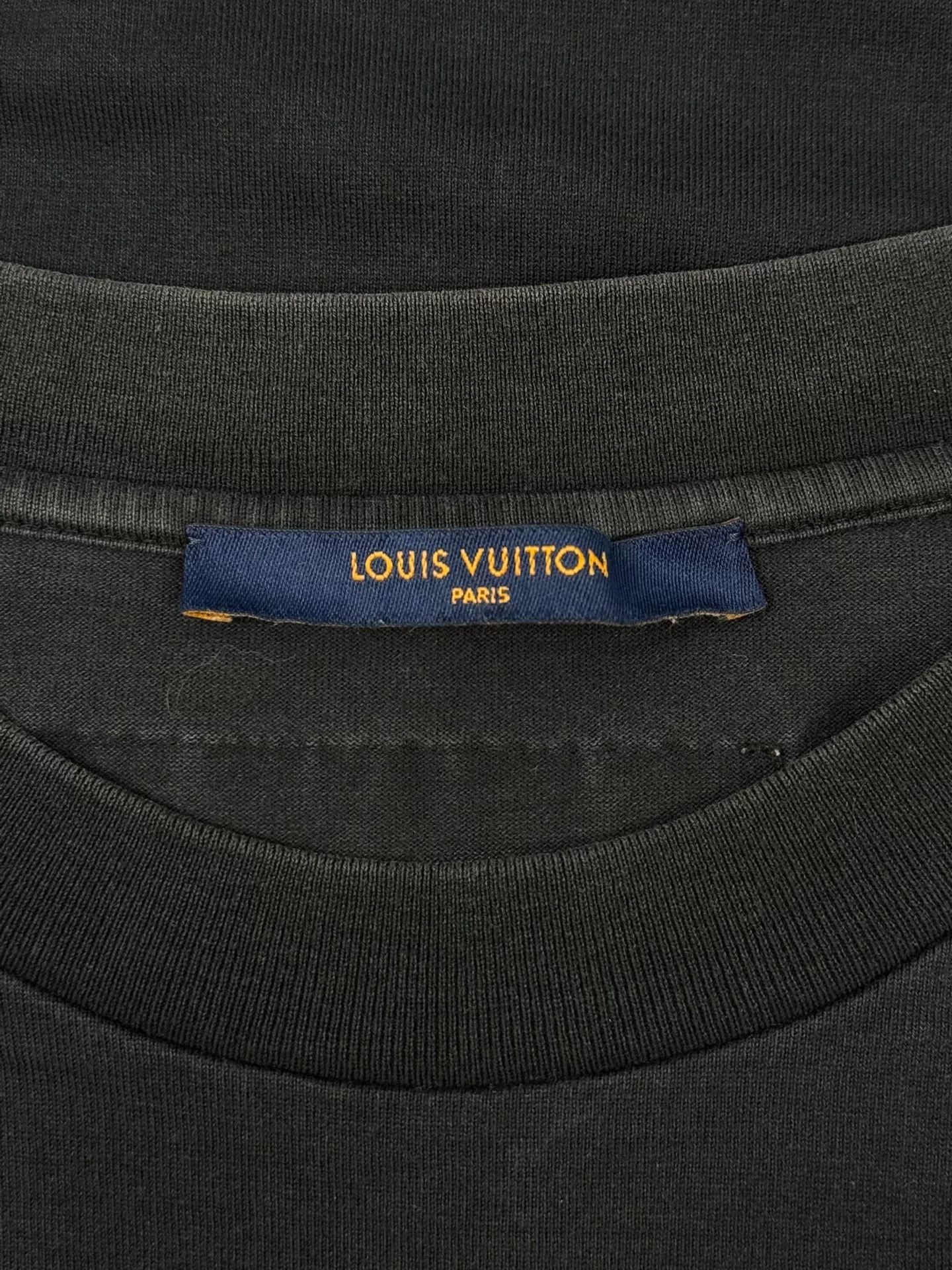 Louis Vuitton louis vuitton embossed logo black t-shirt xl Size US XL / EU 56 / 4 - 7 Thumbnail