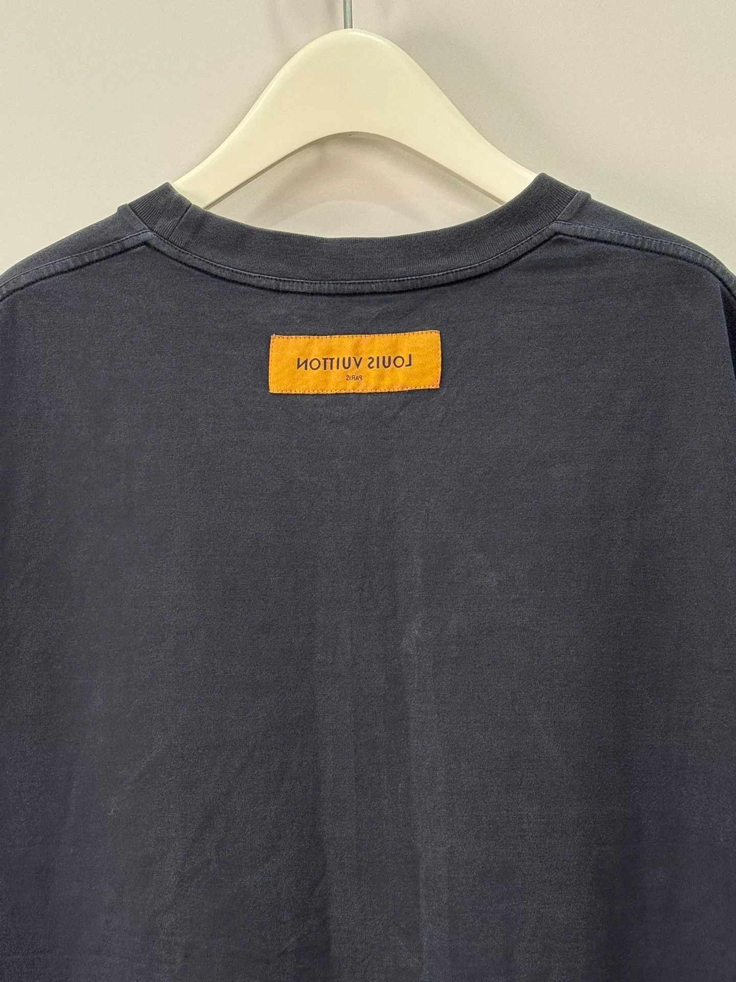 Louis Vuitton louis vuitton embossed logo black t-shirt xl Size US XL / EU 56 / 4 - 5 Thumbnail
