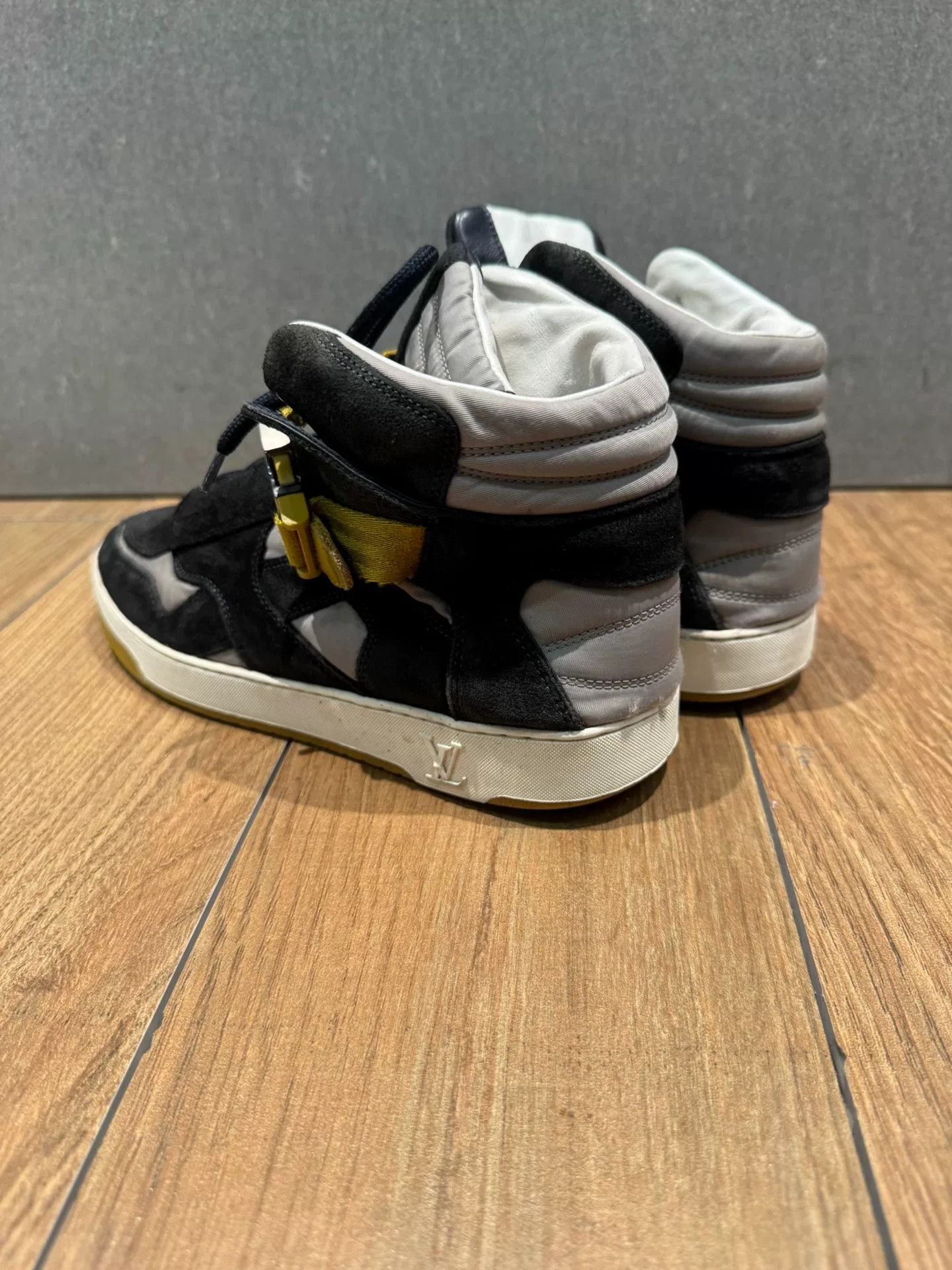 Louis Vuitton louis vuitton black suede high top sneakers Size US 5 / EU 37 - 6 Thumbnail