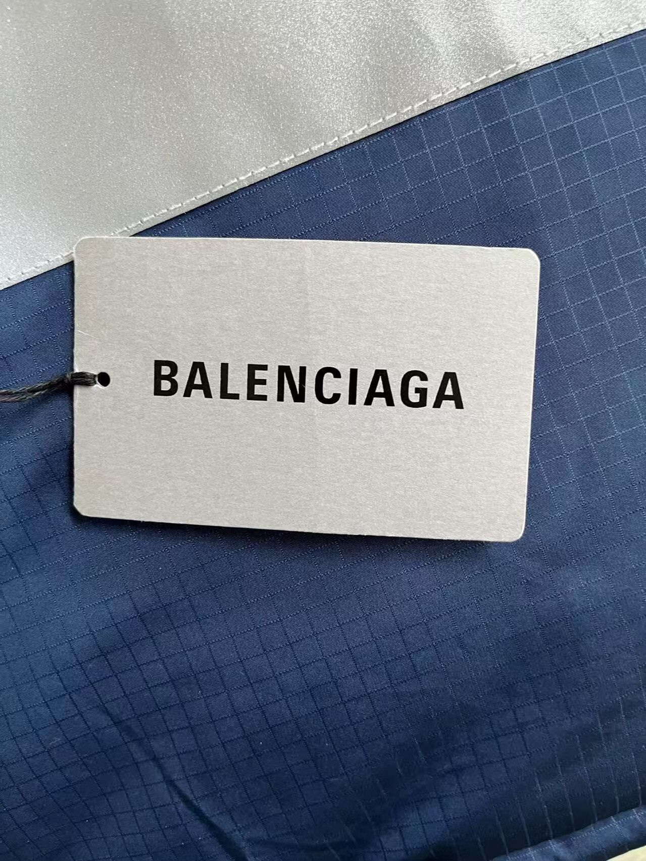 Balenciaga Balenciaga Oversized Double-Sided Down Jacket Size US L / EU 52-54 / 3 - 6 Thumbnail