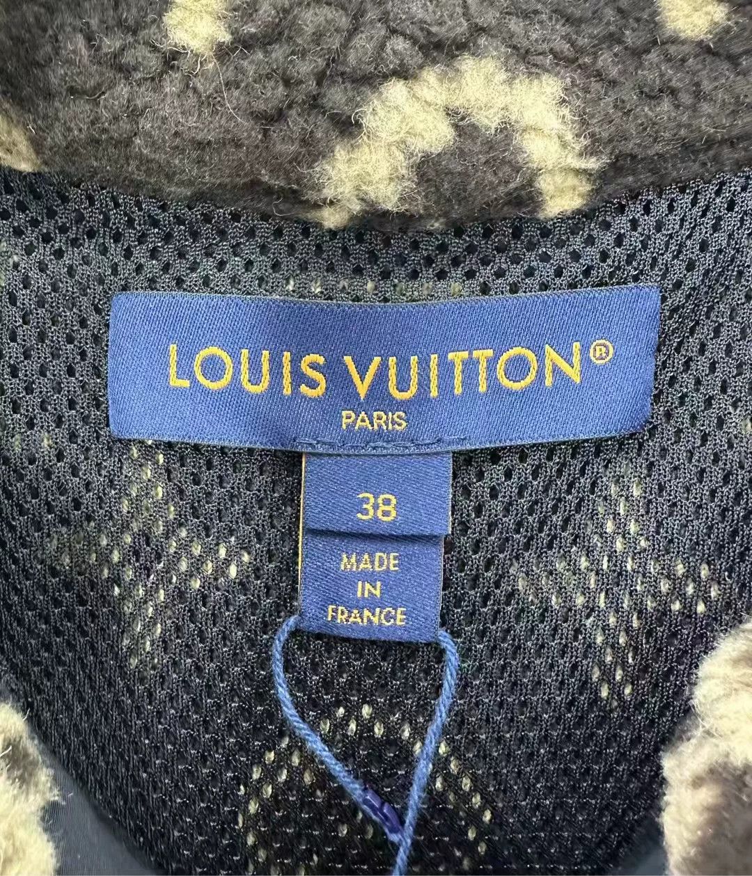 Louis Vuitton louis vuitton teddy logo hooded jacket Size M / US 6-8 / IT 42-44 - 3 Thumbnail