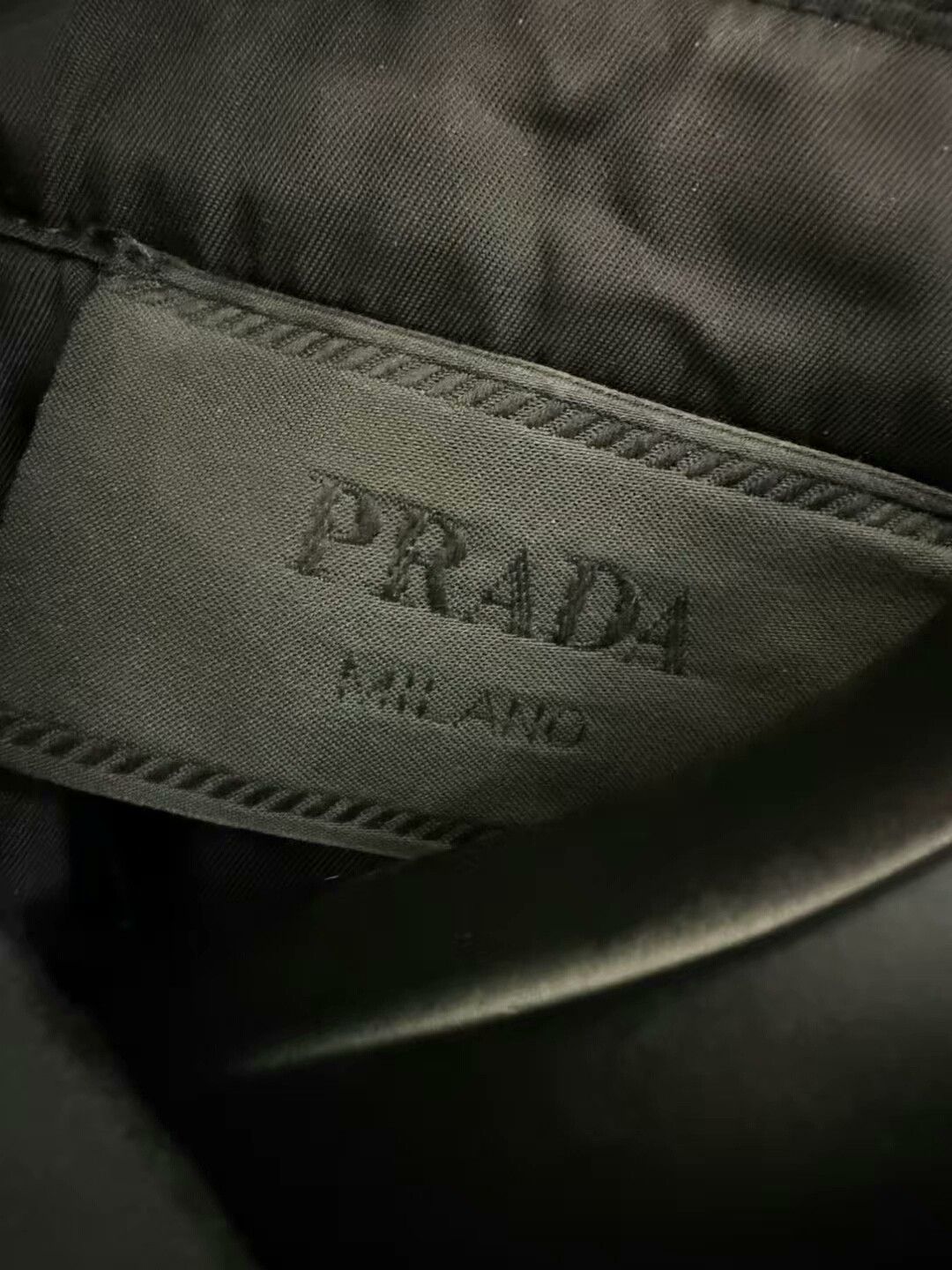 Prada prada black triangle logo quilted jacket Size S / US 4 / IT 40 - 2 Thumbnail