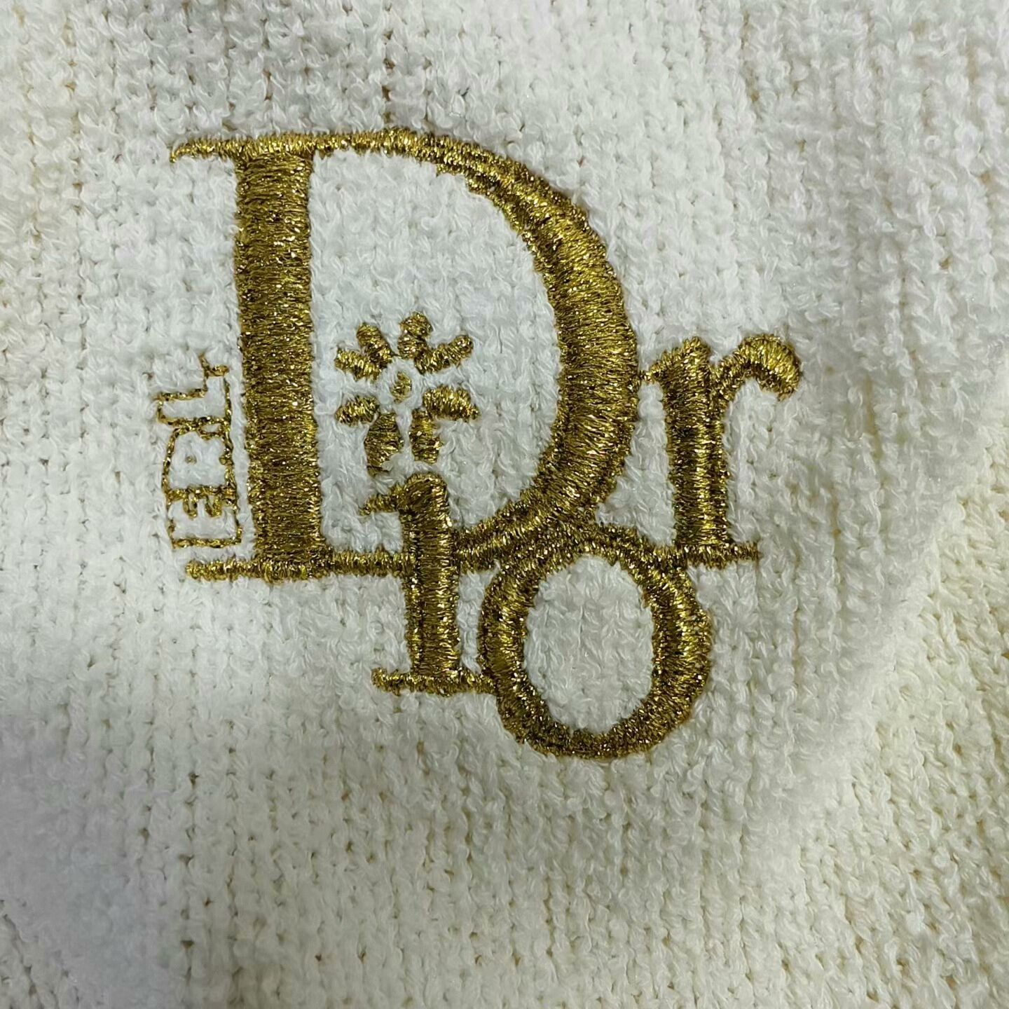 Dior dior rabbit embroidered round neck knit sweater Size US S / EU 44-46 / 1 - 4 Thumbnail