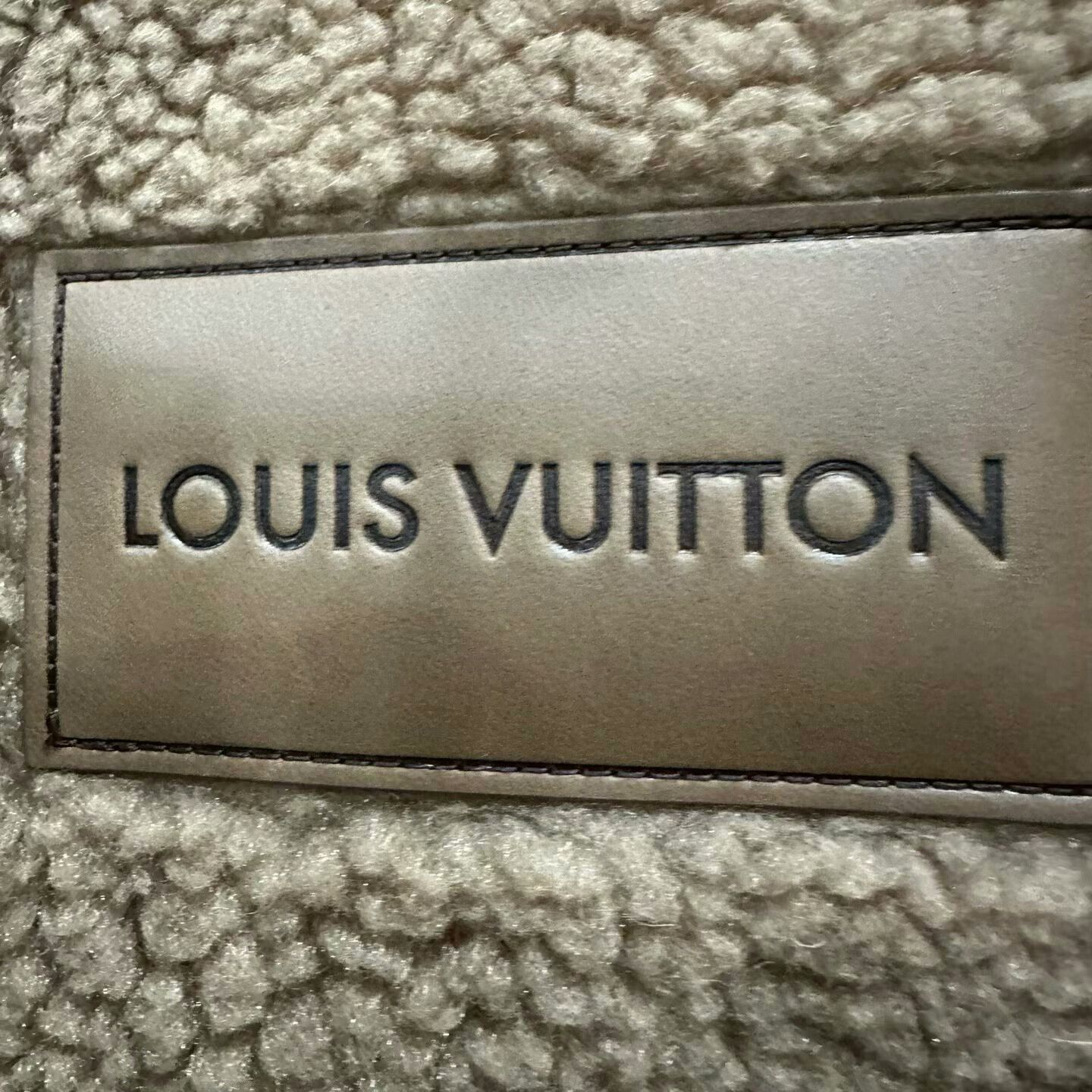 Louis Vuitton louis vuitton brown shearling outerwear size XS Size XS / US 0-2 / IT 36-38 - 4 Thumbnail
