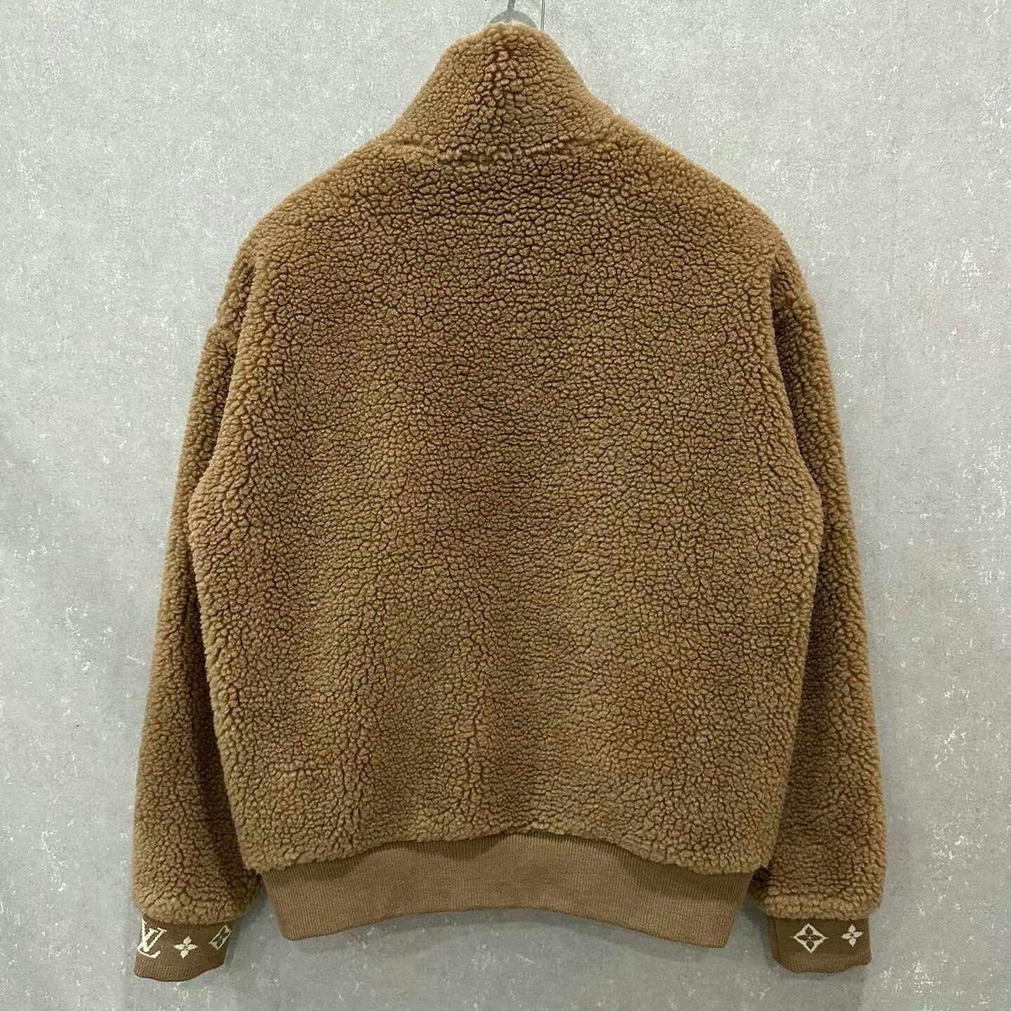 Louis Vuitton louis vuitton brown shearling outerwear size XS Size XS / US 0-2 / IT 36-38 - 2 Thumbnail