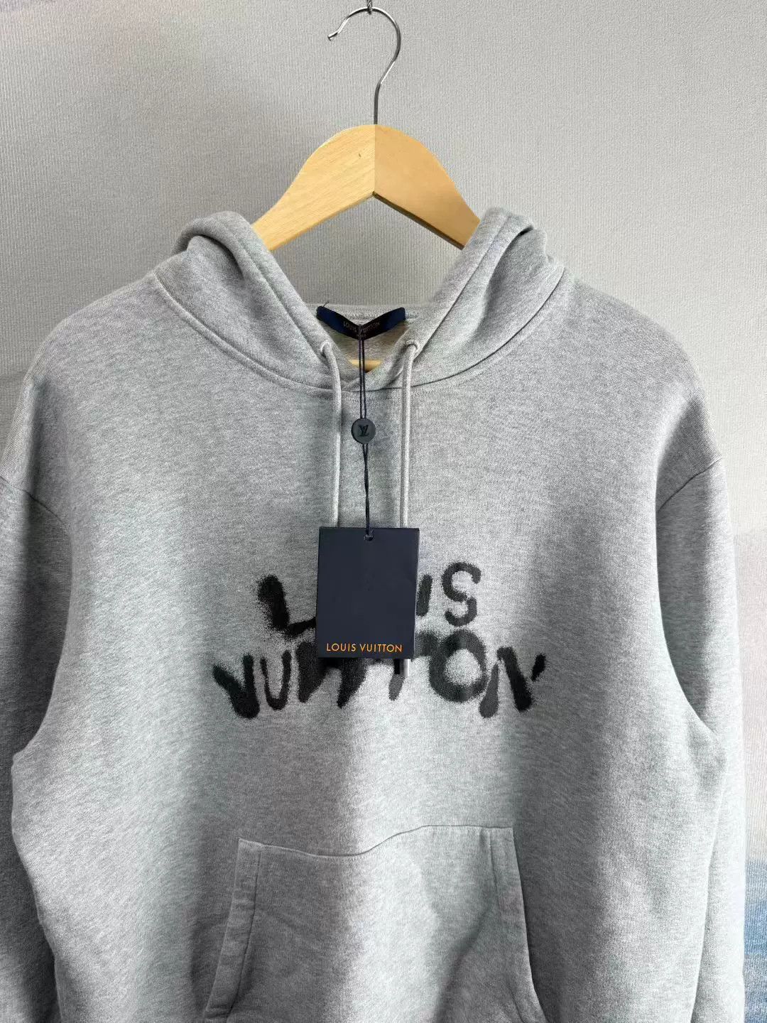 Louis Vuitton gray louis vuitton graphic hoodie large Size US L / EU 52-54 / 3 - 2 Thumbnail