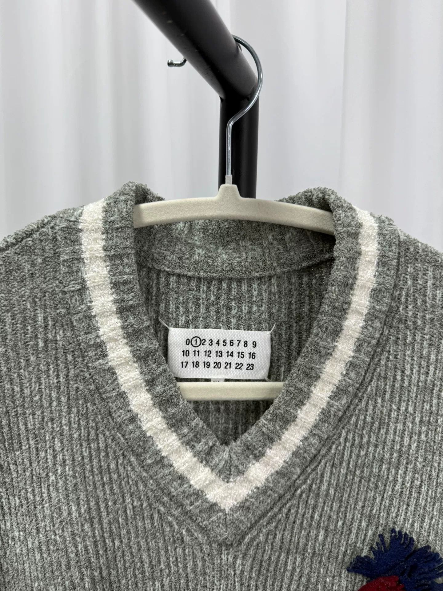 Maison Margiela maison margiela loose v-neck sweater Size US L / EU 52-54 / 3 - 3 Thumbnail