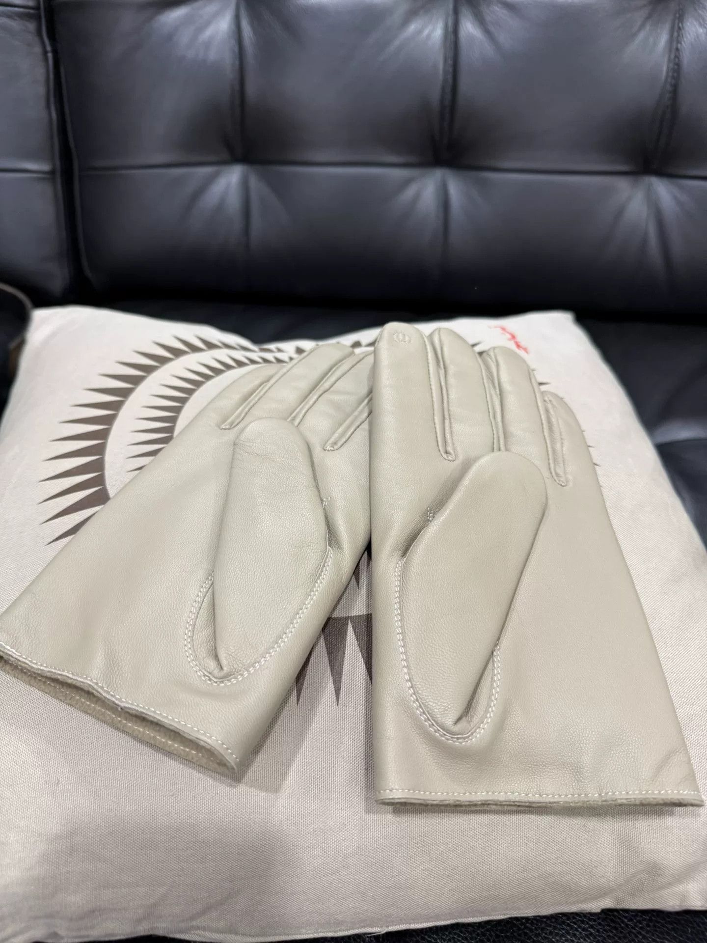 Comme des Garcons undercover rose embroidered leather gloves Size ONE SIZE - 5 Thumbnail