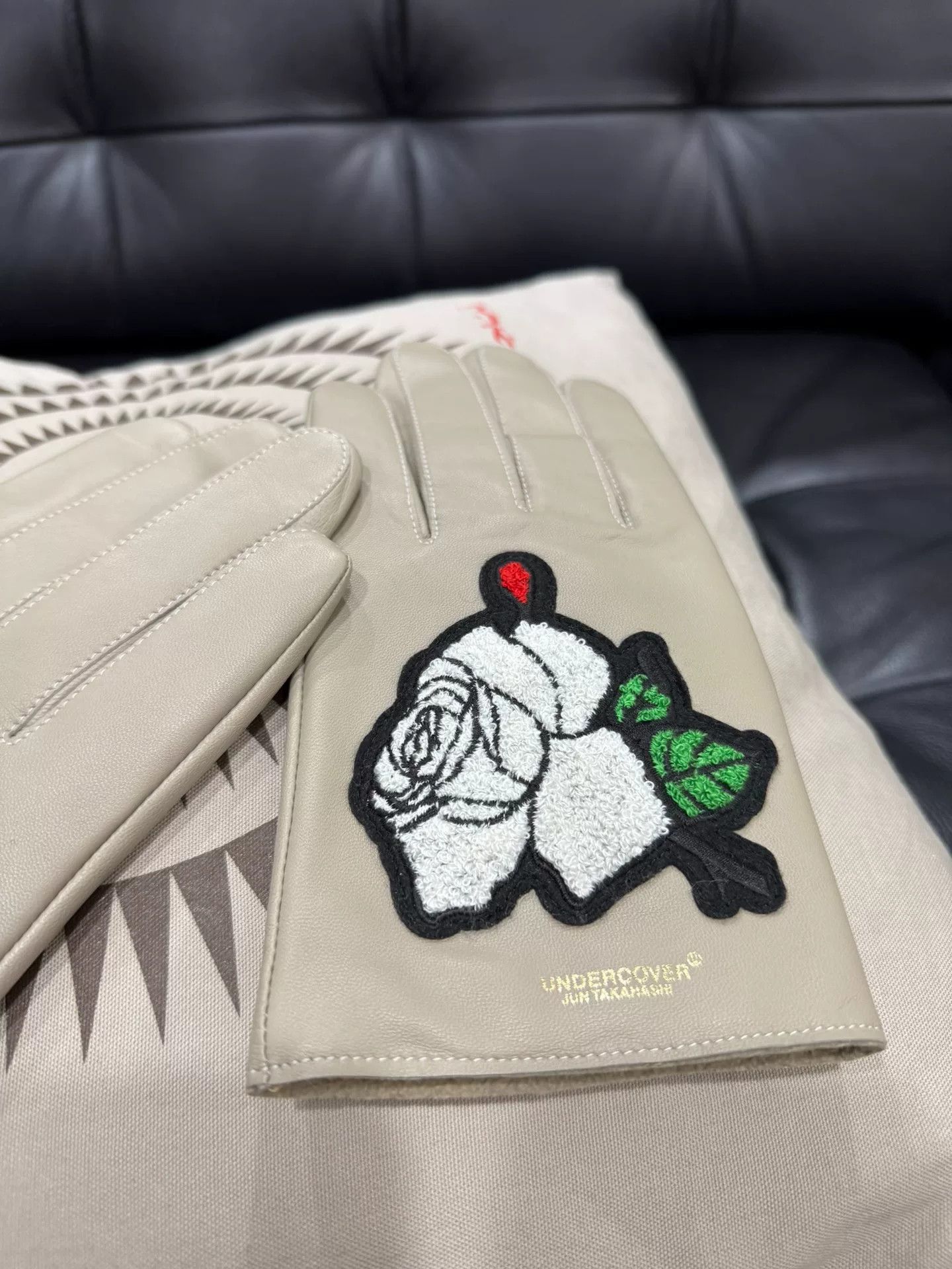 Comme des Garcons undercover rose embroidered leather gloves Size ONE SIZE - 4 Thumbnail