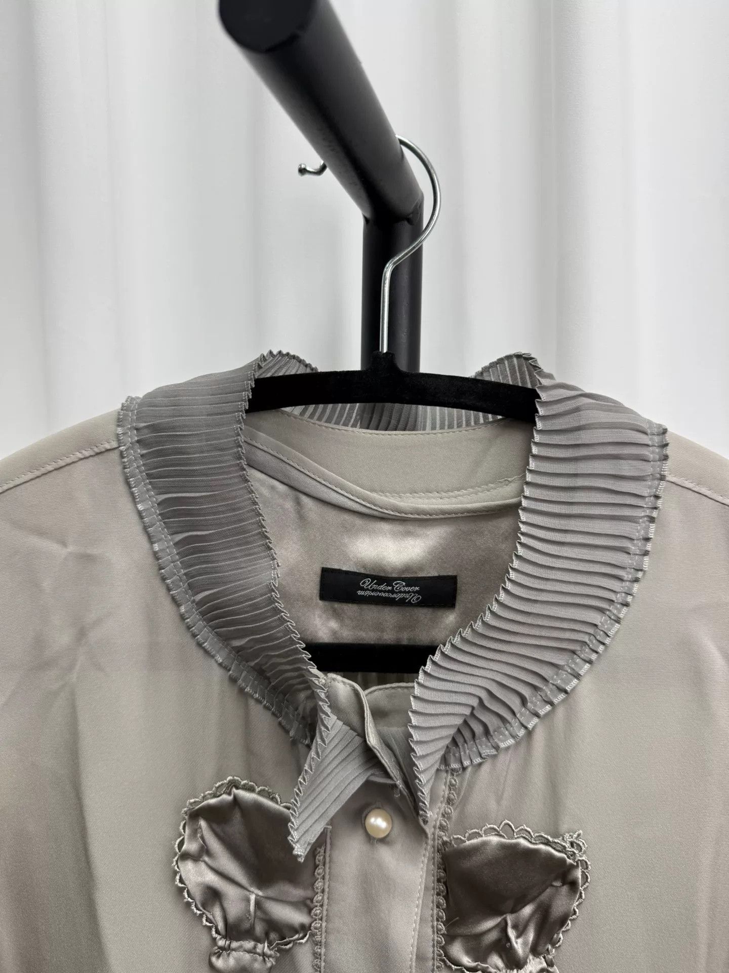 Comme des Garcons silk skull patch shirt in champagne color Size US S / EU 44-46 / 1 - 3 Thumbnail