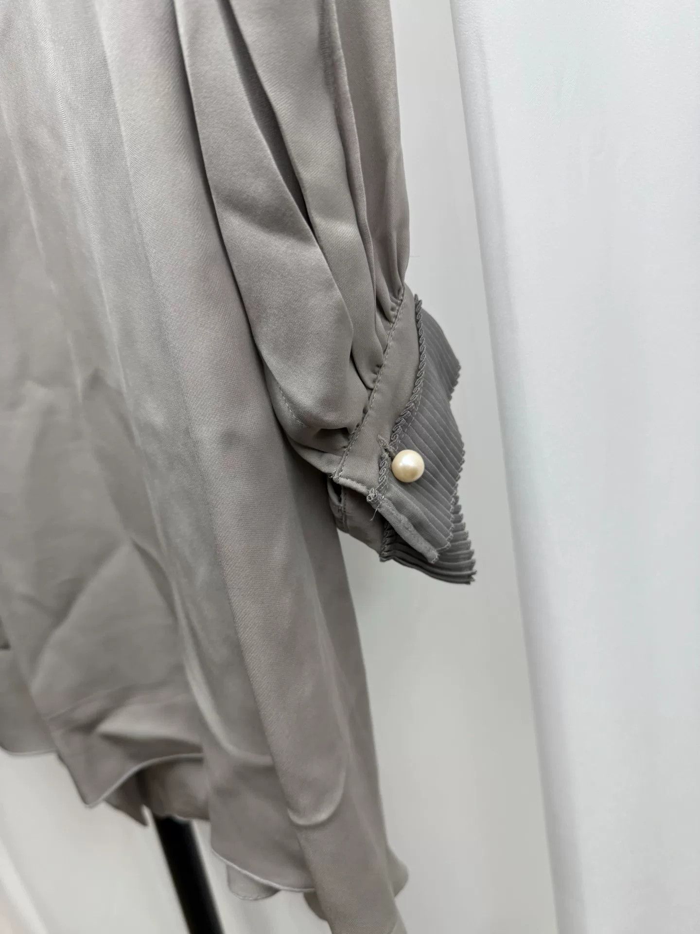 Comme des Garcons silk skull patch shirt in champagne color Size US S / EU 44-46 / 1 - 6 Thumbnail