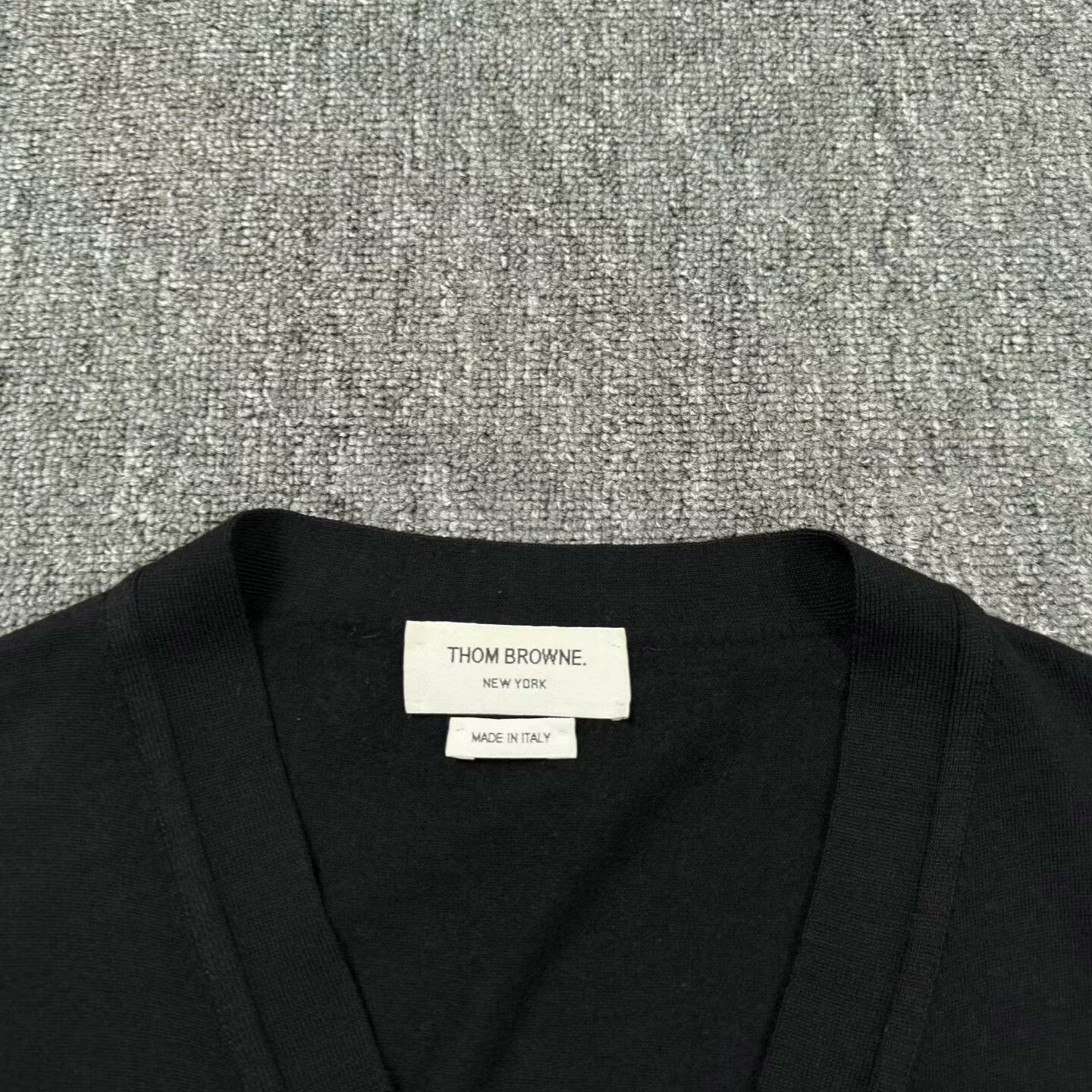 Thom Browne thom browne black wool v-neck cardigan Size US S / EU 44-46 / 1 - 3 Thumbnail
