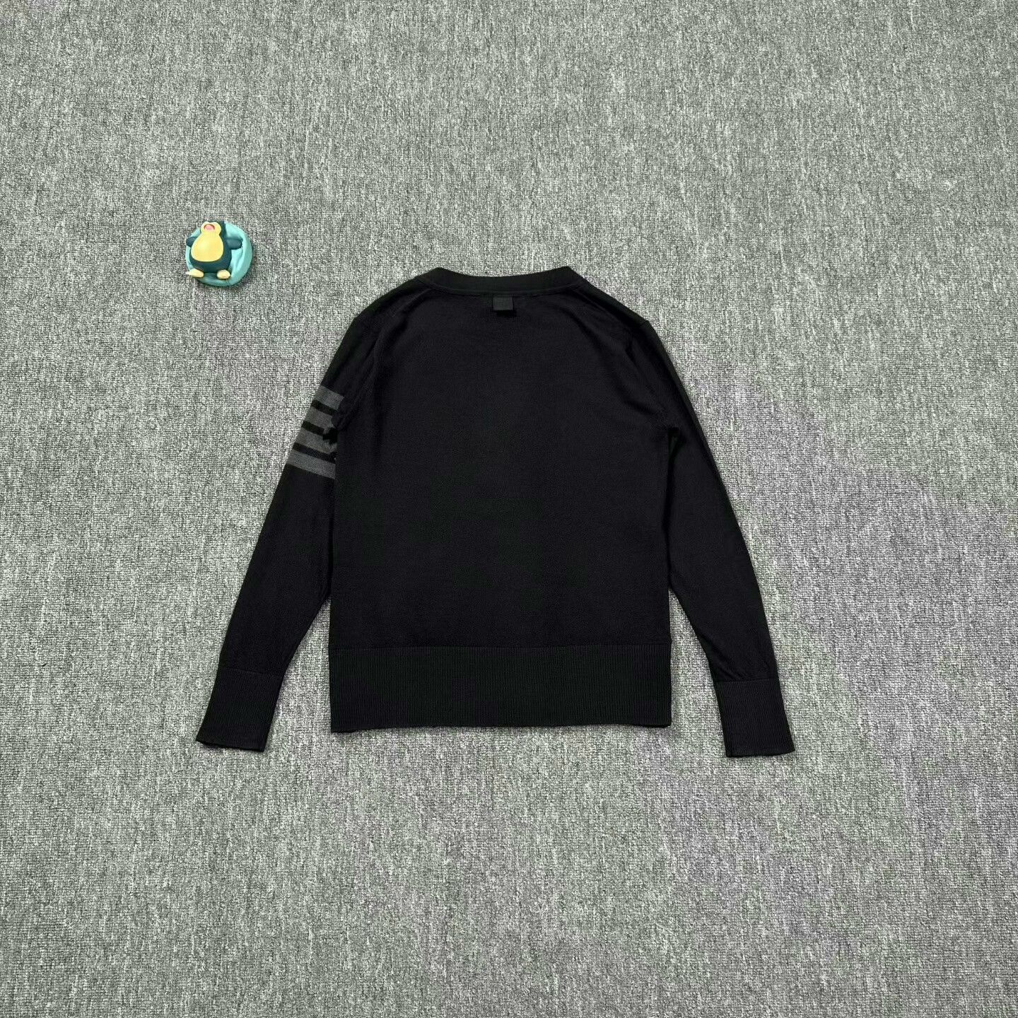 Thom Browne thom browne black wool v-neck cardigan Size US S / EU 44-46 / 1 - 2 Thumbnail