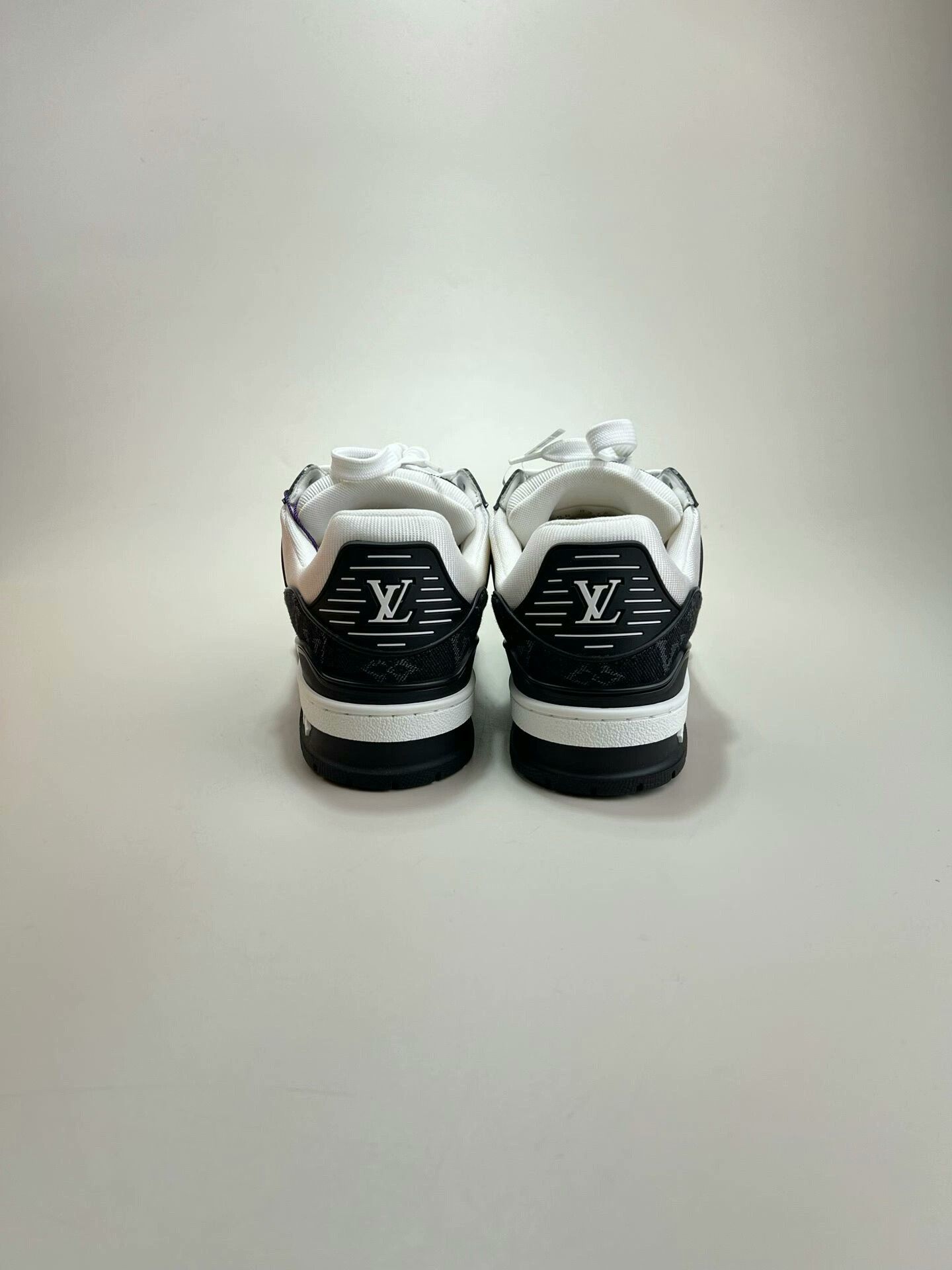 Louis Vuitton louis vuitton lv trainer black white sneakers Size US 5 / EU 37 - 3 Thumbnail
