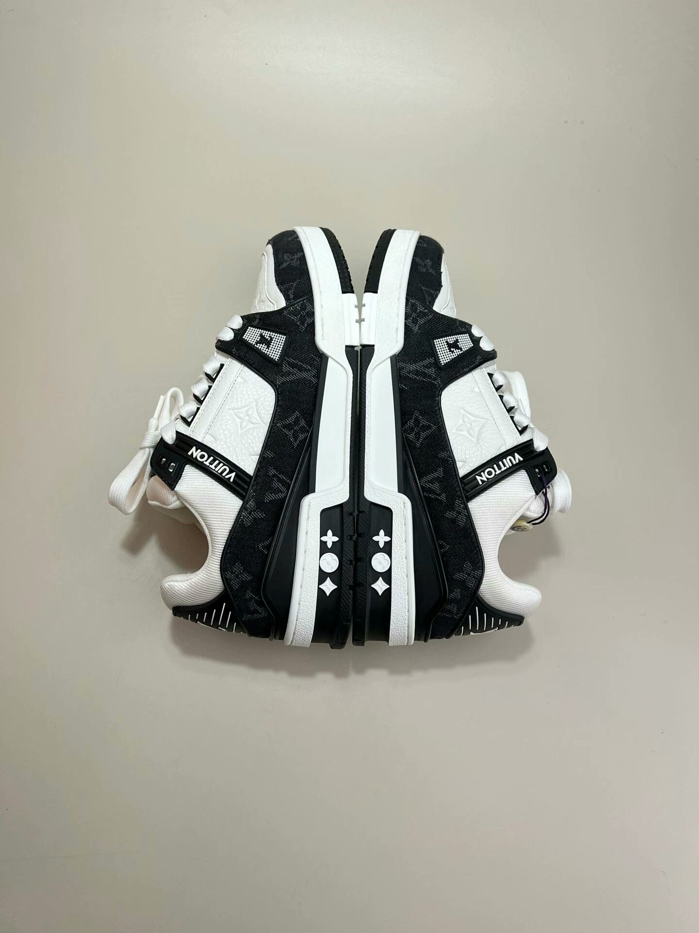 Louis Vuitton louis vuitton lv trainer black white sneakers Size US 5 / EU 37 - 5 Thumbnail