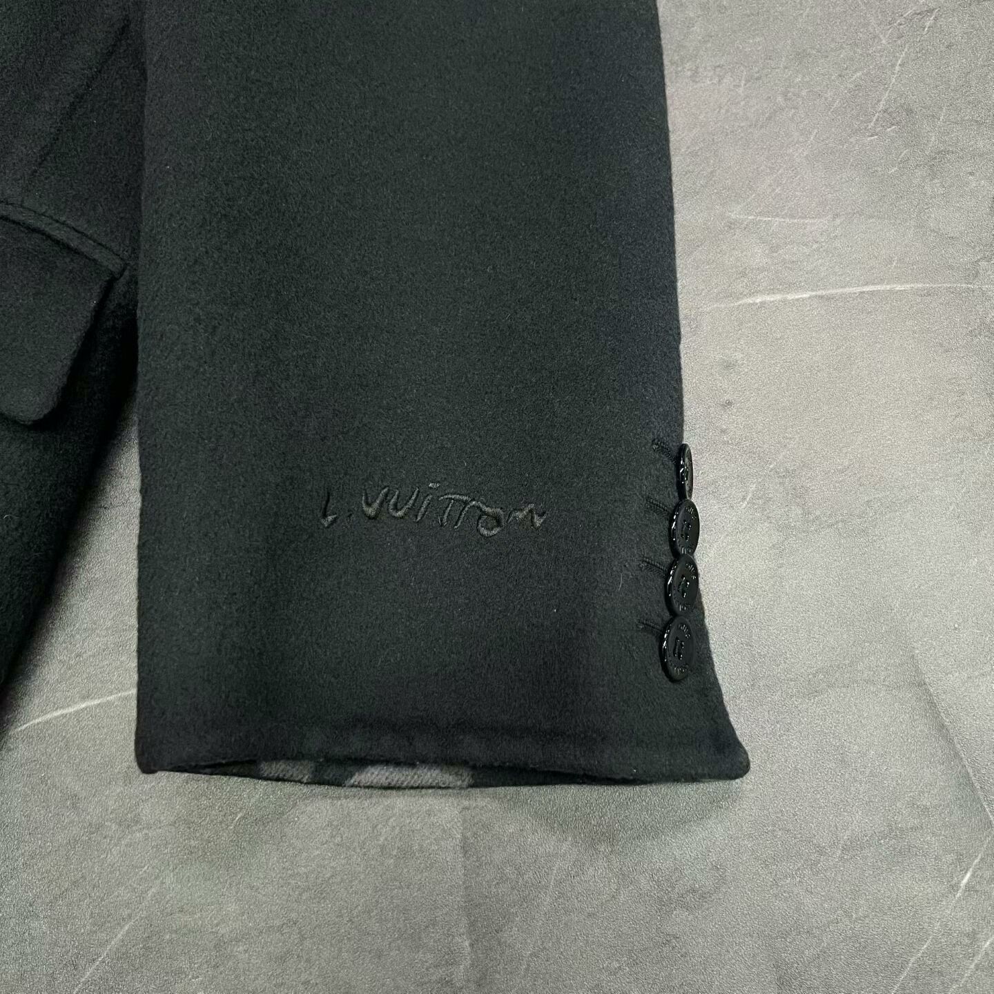Louis Vuitton louis vuitton black wool coat size 48 Size US L / EU 52-54 / 3 - 3 Thumbnail