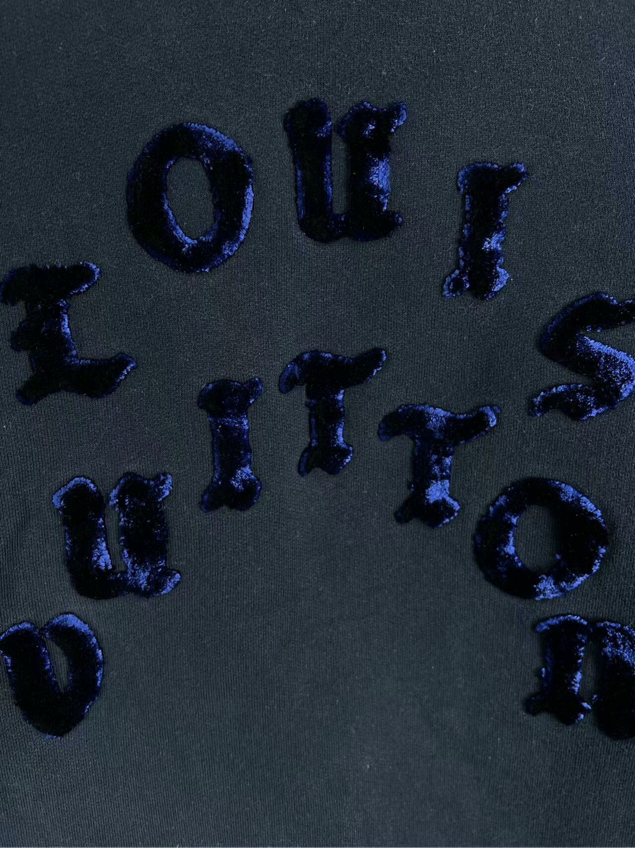 Louis Vuitton louis vuitton plush logo sweatshirt in blue Size US M / EU 48-50 / 2 - 2 Thumbnail