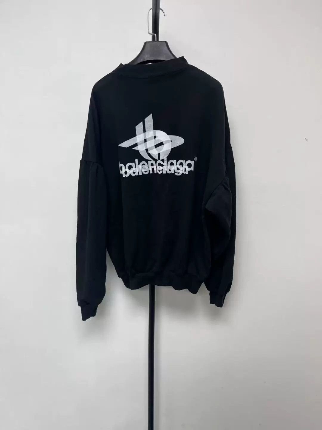 Balenciaga balenciaga black logo casual long sleeve sweatshirt Size US S / EU 44-46 / 1 - 2 Thumbnail