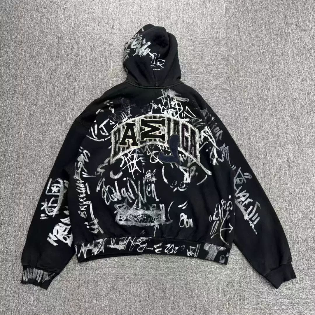 Balenciaga Balenciaga Graffiti Hoodie Manchester United Size US M / EU 48-50 / 2 - 3 Thumbnail