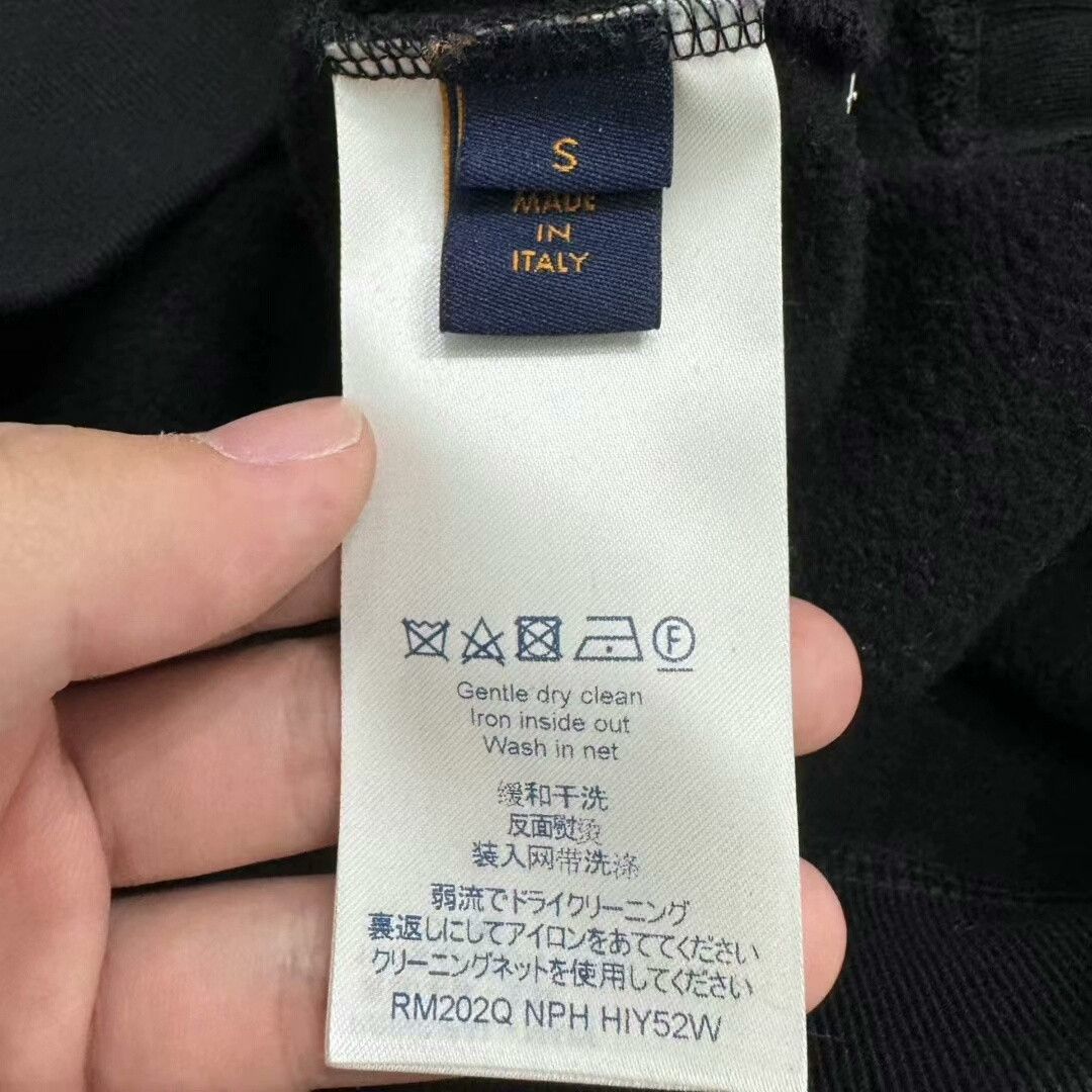 Louis Vuitton louis vuitton black sweatshirt with logo Size US S / EU 44-46 / 1 - 4 Thumbnail