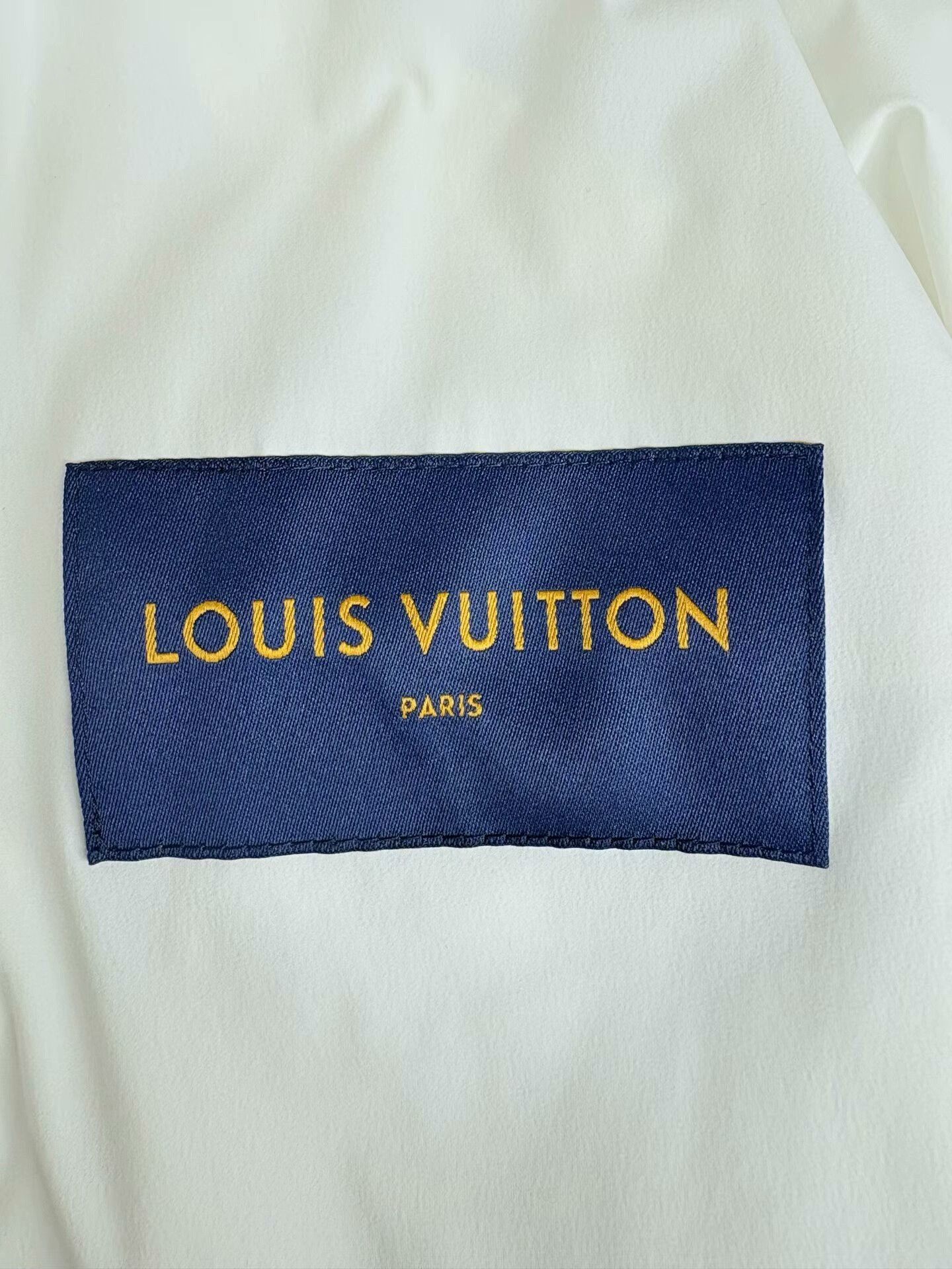 Louis Vuitton louis vuitton embossed logo down jacket Size L / US 10 / IT 46 - 4 Thumbnail