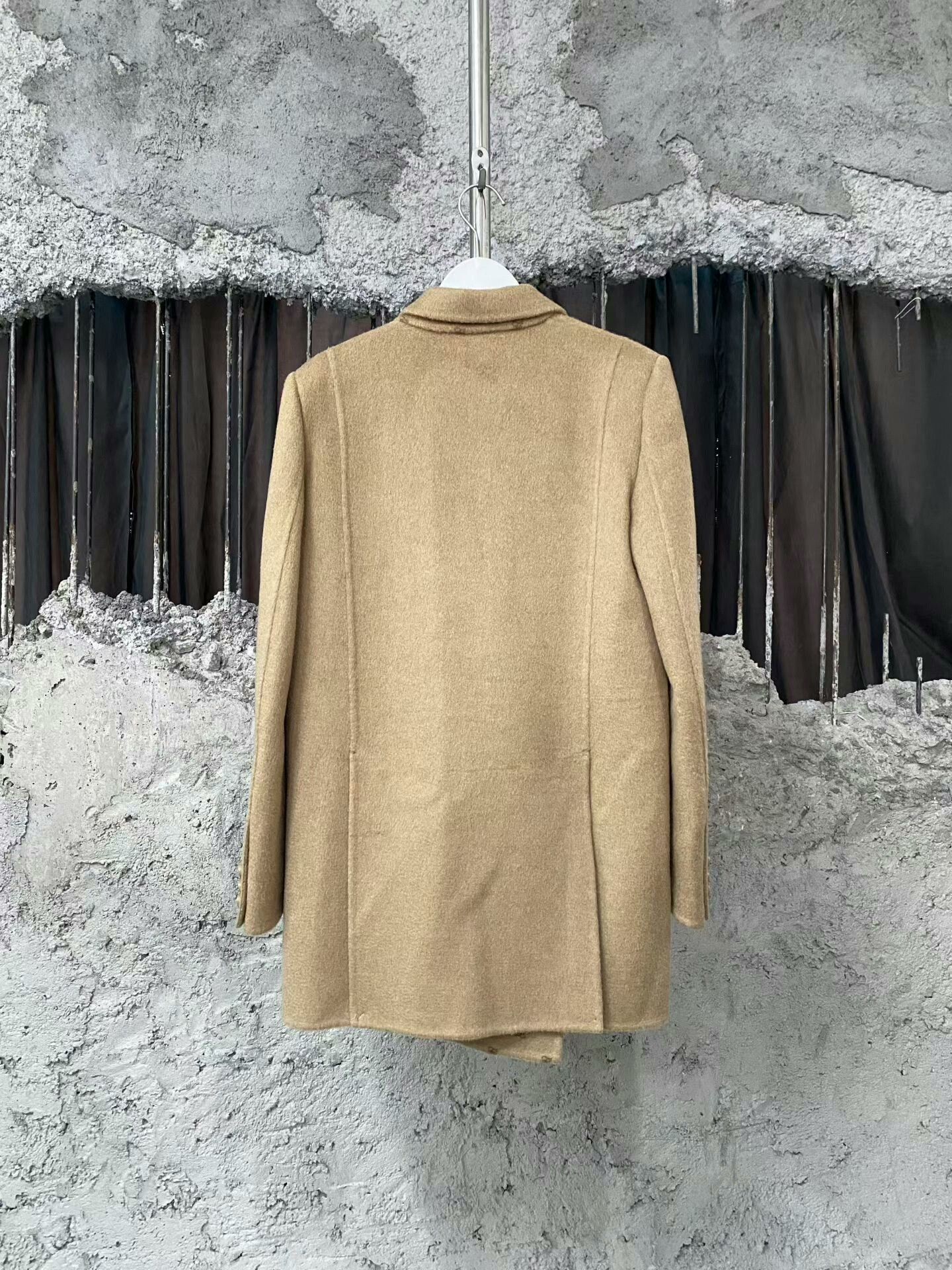 Fendi Fendi Cashmere Blazer in Beige Size M / US 6-8 / IT 42-44 - 2 Thumbnail