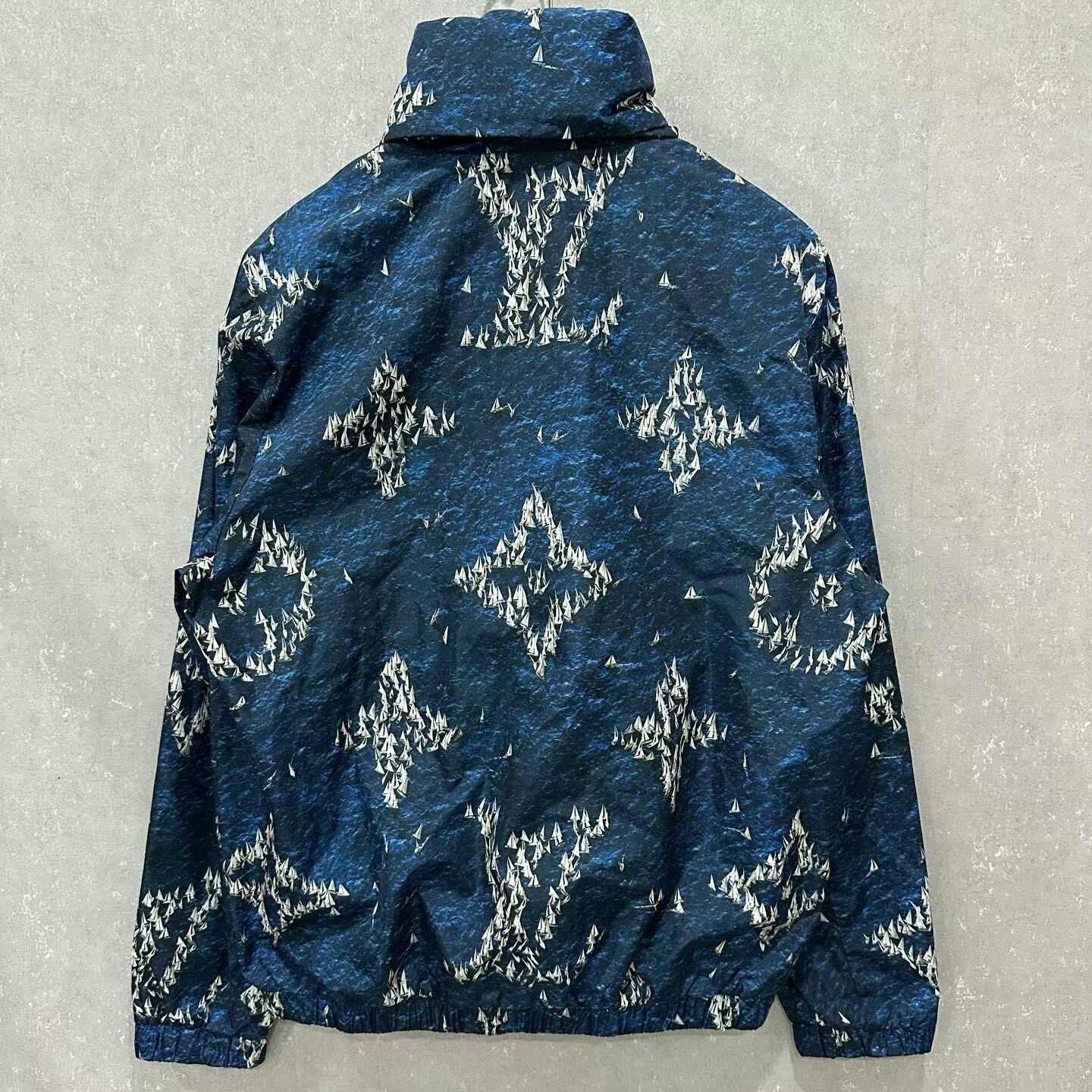 Louis Vuitton louis vuitton hooded jacket with logo print Size US L / EU 52-54 / 3 - 2 Thumbnail