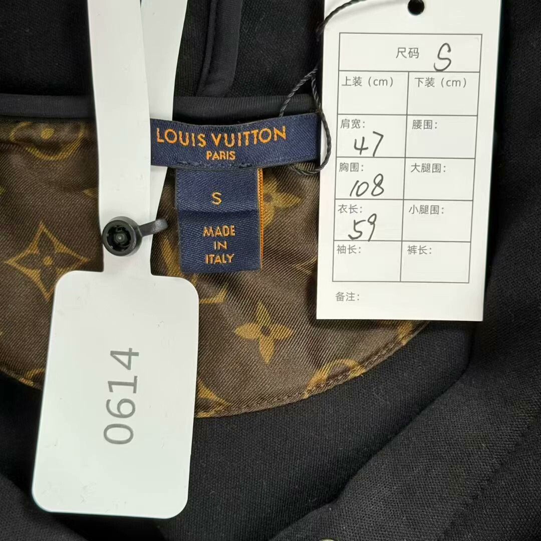 Louis Vuitton louis vuitton logo hoodie size small Size US S / EU 44-46 / 1 - 3 Thumbnail