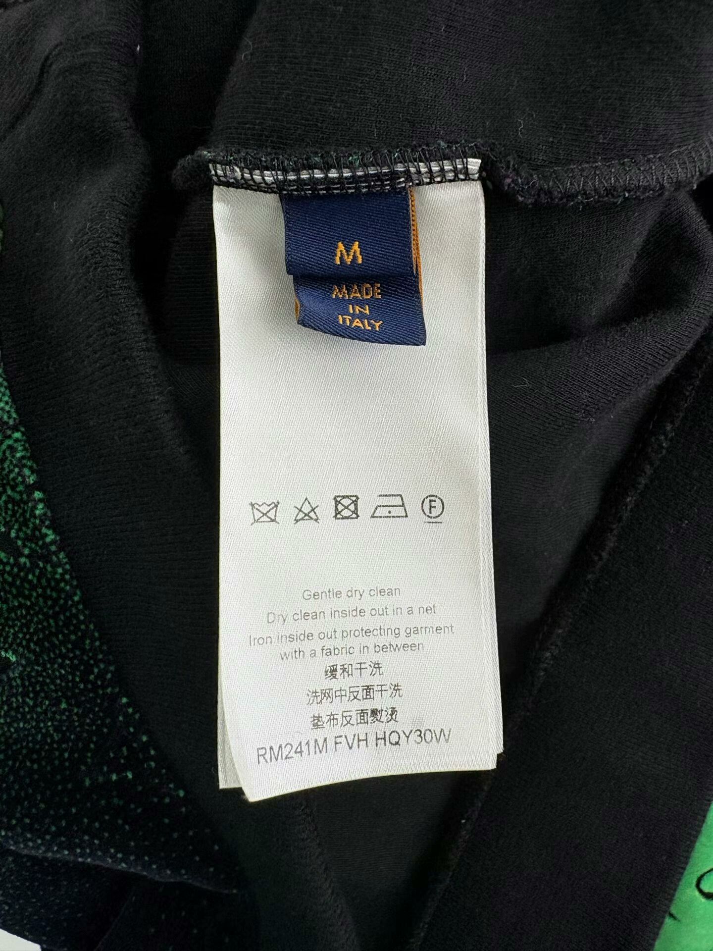 Louis Vuitton louis vuitton black green gradient logo jacket Size US M / EU 48-50 / 2 - 5 Thumbnail