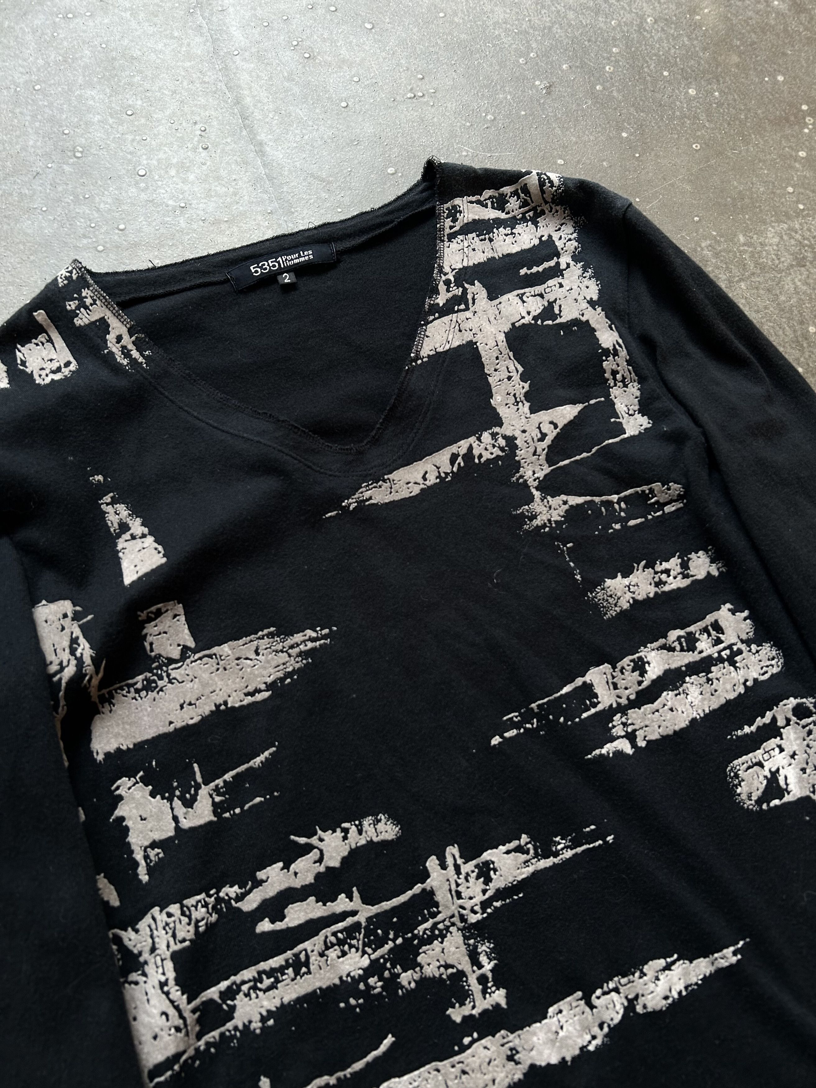 5351 POUR LES FEMMES black long sleeve graphic top Size US M / EU 48-50 / 2 - 2 Thumbnail