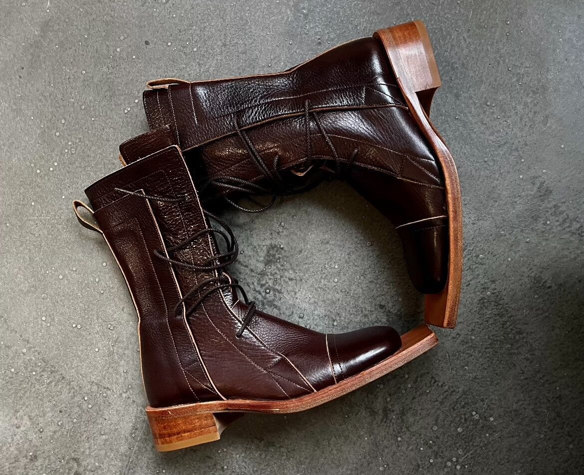 Beauty Beast stylish leather lace-up boots with wooden sole Size US 9 / EU 42 - 3 Thumbnail