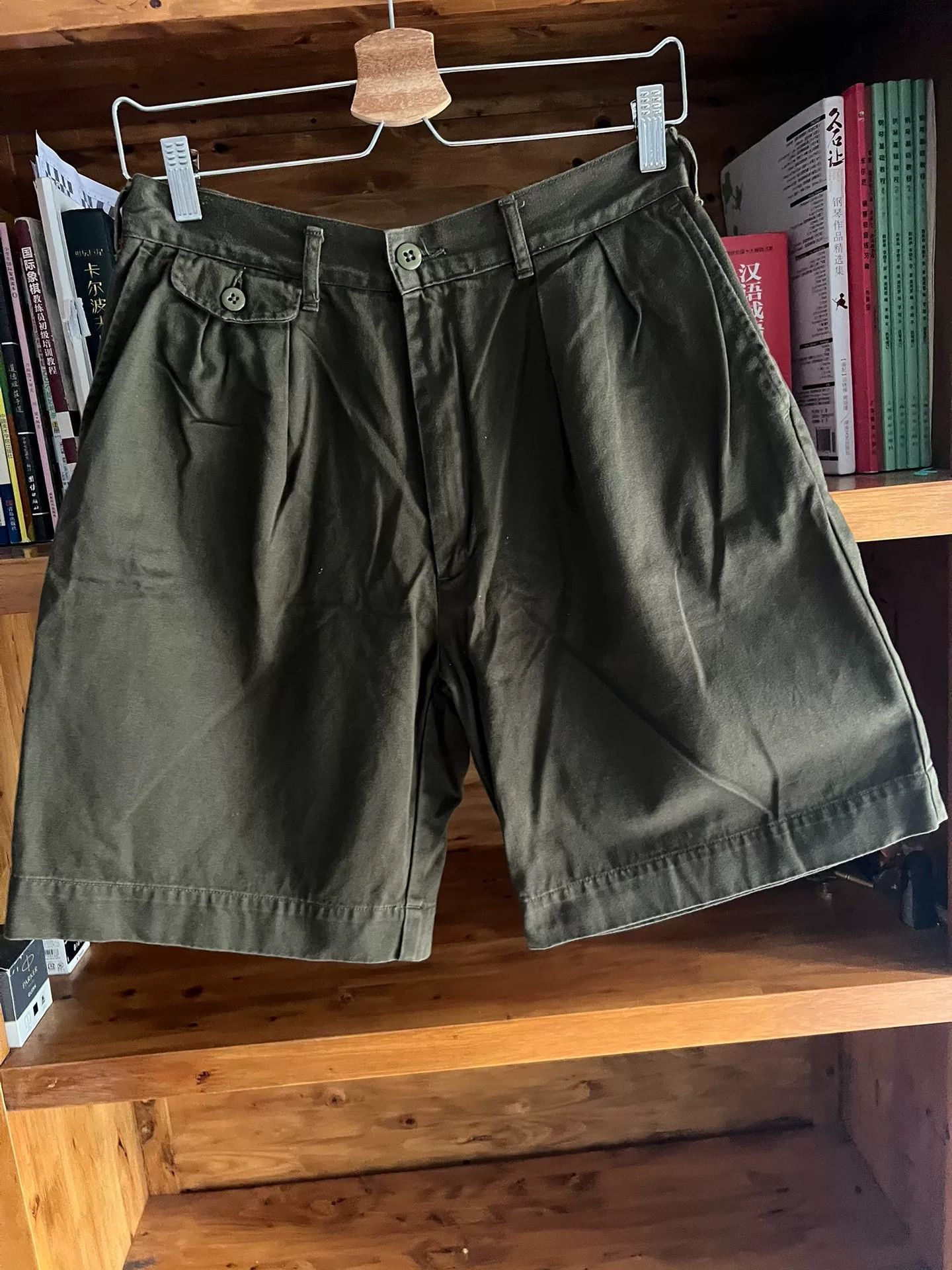 BARNS OUTFITTERS olive green casual shorts for summer wear Size US 34 / EU 50 - 2 Thumbnail