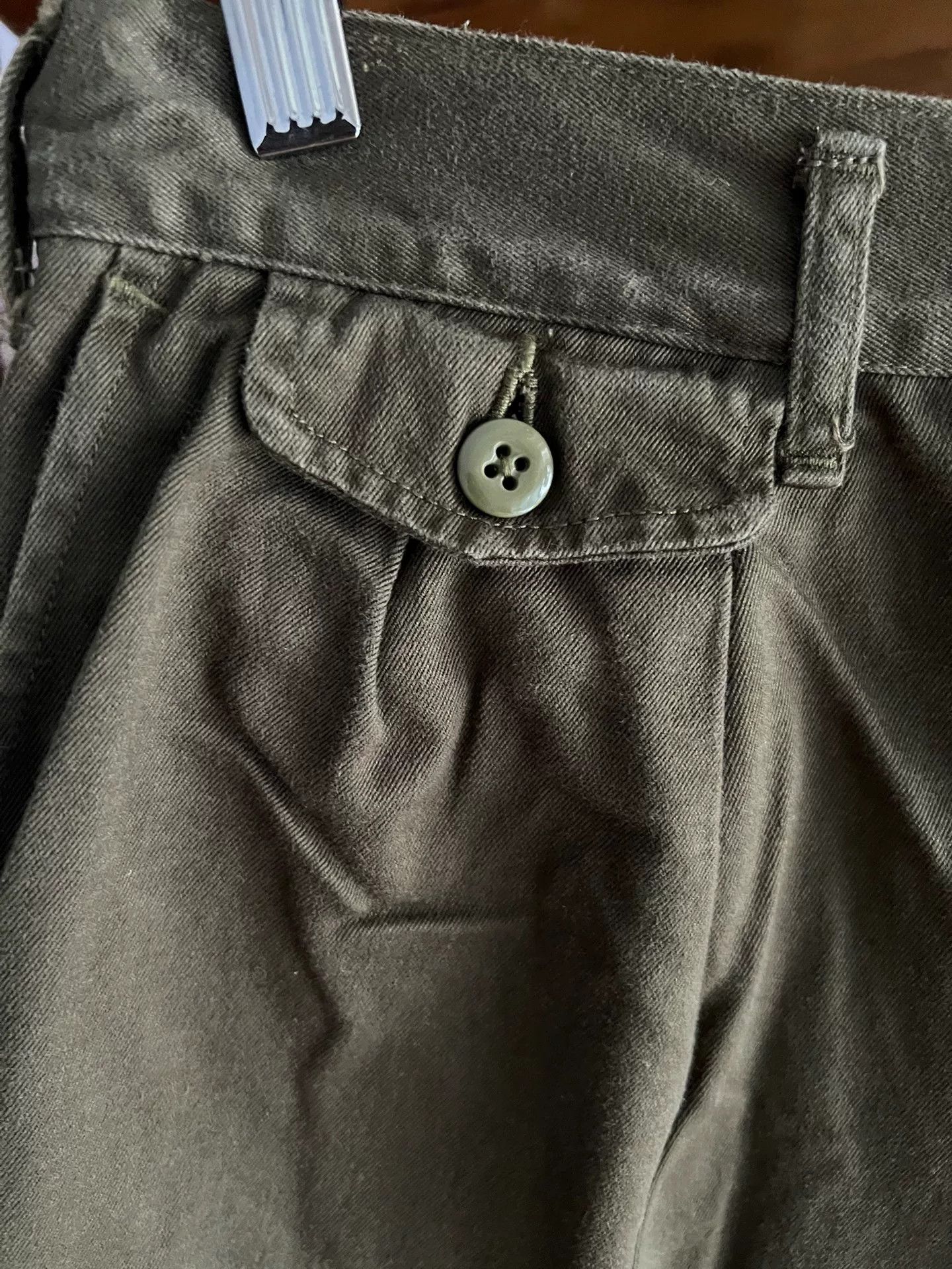 BARNS OUTFITTERS olive green casual shorts for summer wear Size US 34 / EU 50 - 4 Thumbnail