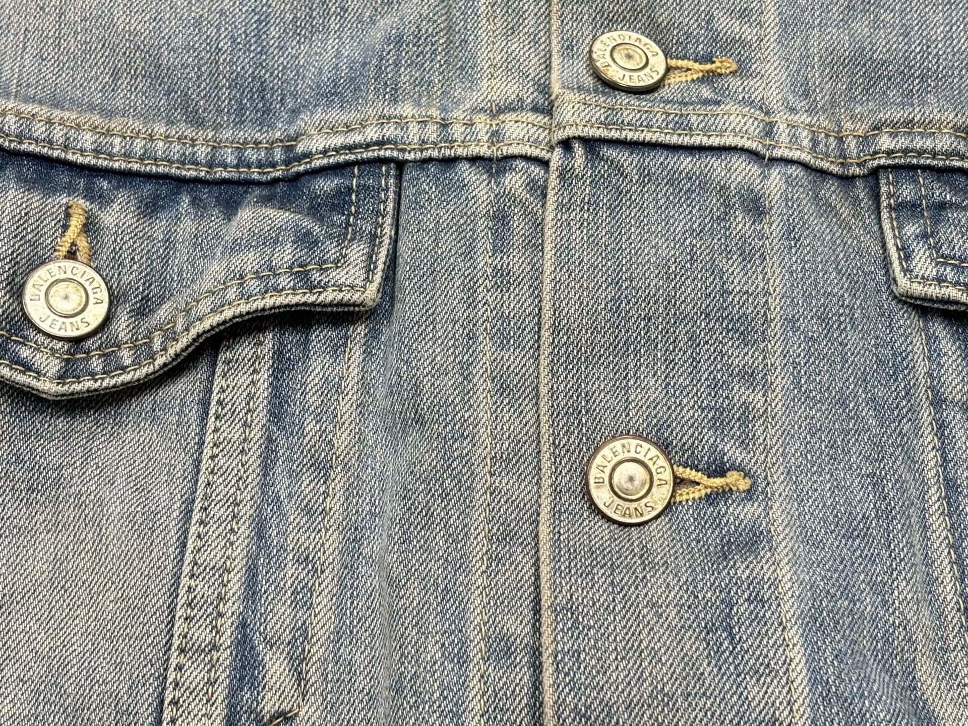 Balenciaga Balenciaga Classic Denim Jacket with Reflective Logo Size US L / EU 52-54 / 3 - 8 Thumbnail