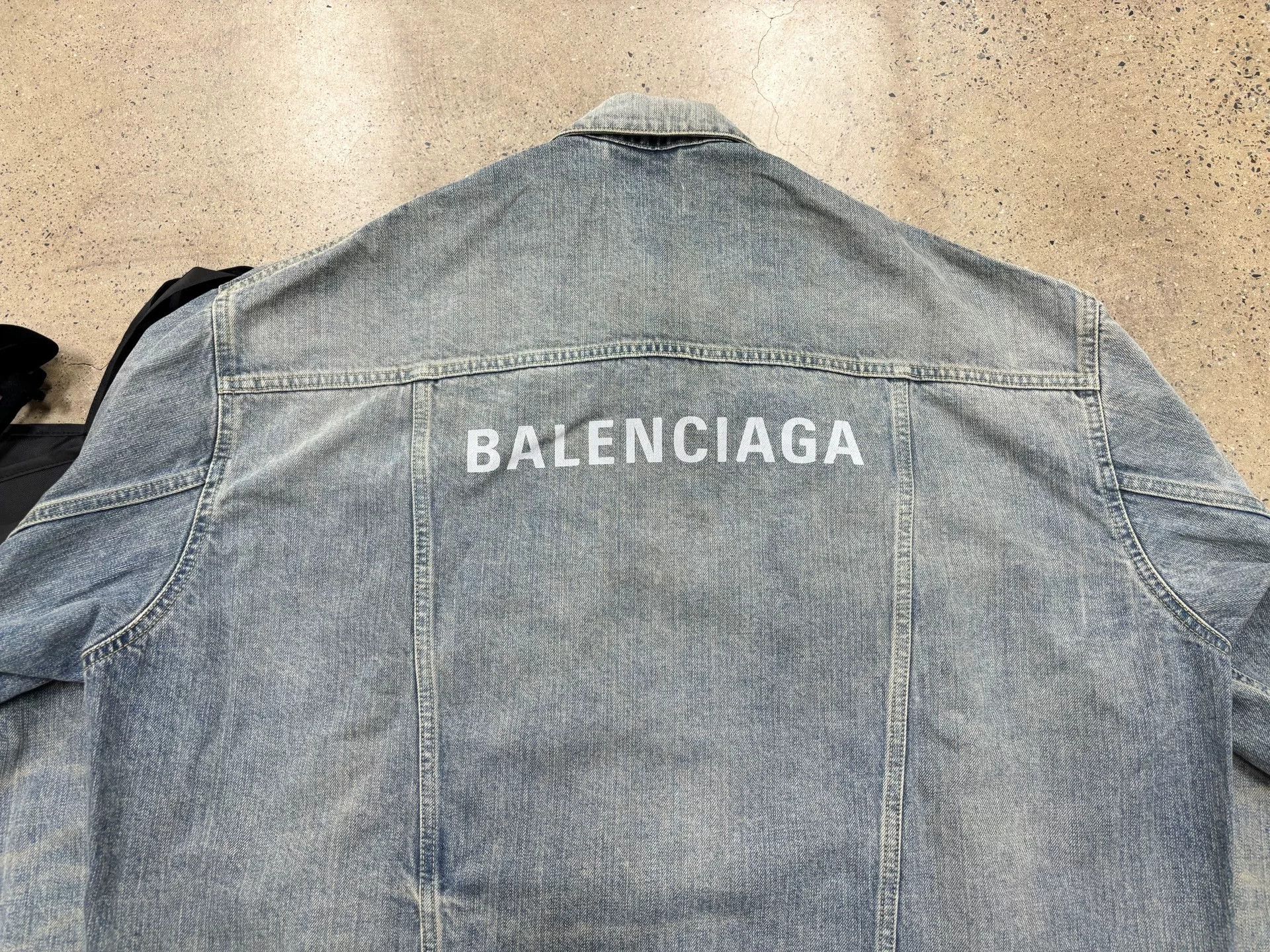 Balenciaga Balenciaga Classic Denim Jacket with Reflective Logo Size US L / EU 52-54 / 3 - 5 Thumbnail