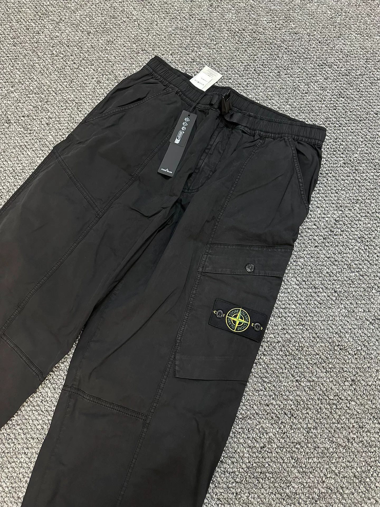 Stone Island black cargo pants by stone island Size US 34 / EU 50 - 2 Thumbnail