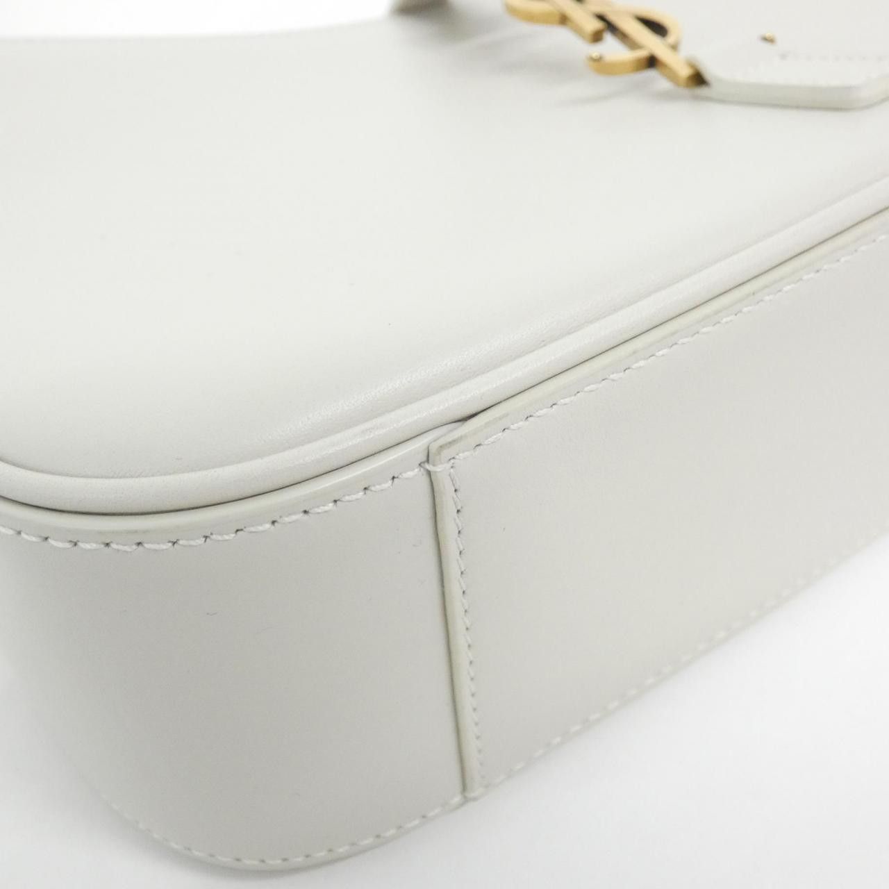Yves Saint Laurent Yves Saint Laurent Saint Laurent Le 5 À 7 Calfskin Shoulder Bag Leather Shoulder Bag 657228 2R20W DUTY FREE for USA Size ONE SIZE - 3 Thumbnail