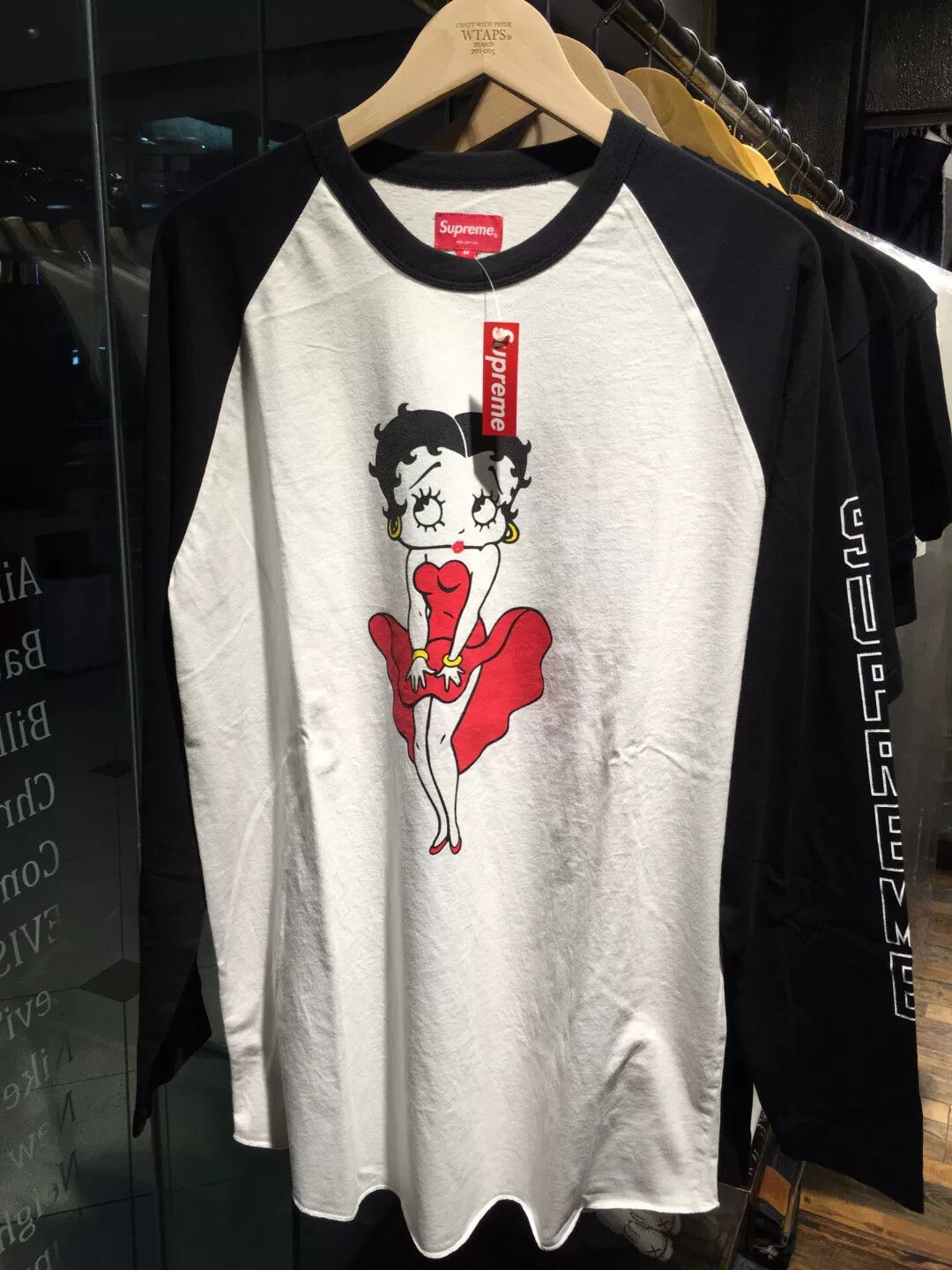 Supreme supreme betty boop raglan long sleeve tee Size L / US 10 / IT 46 - 2 Thumbnail