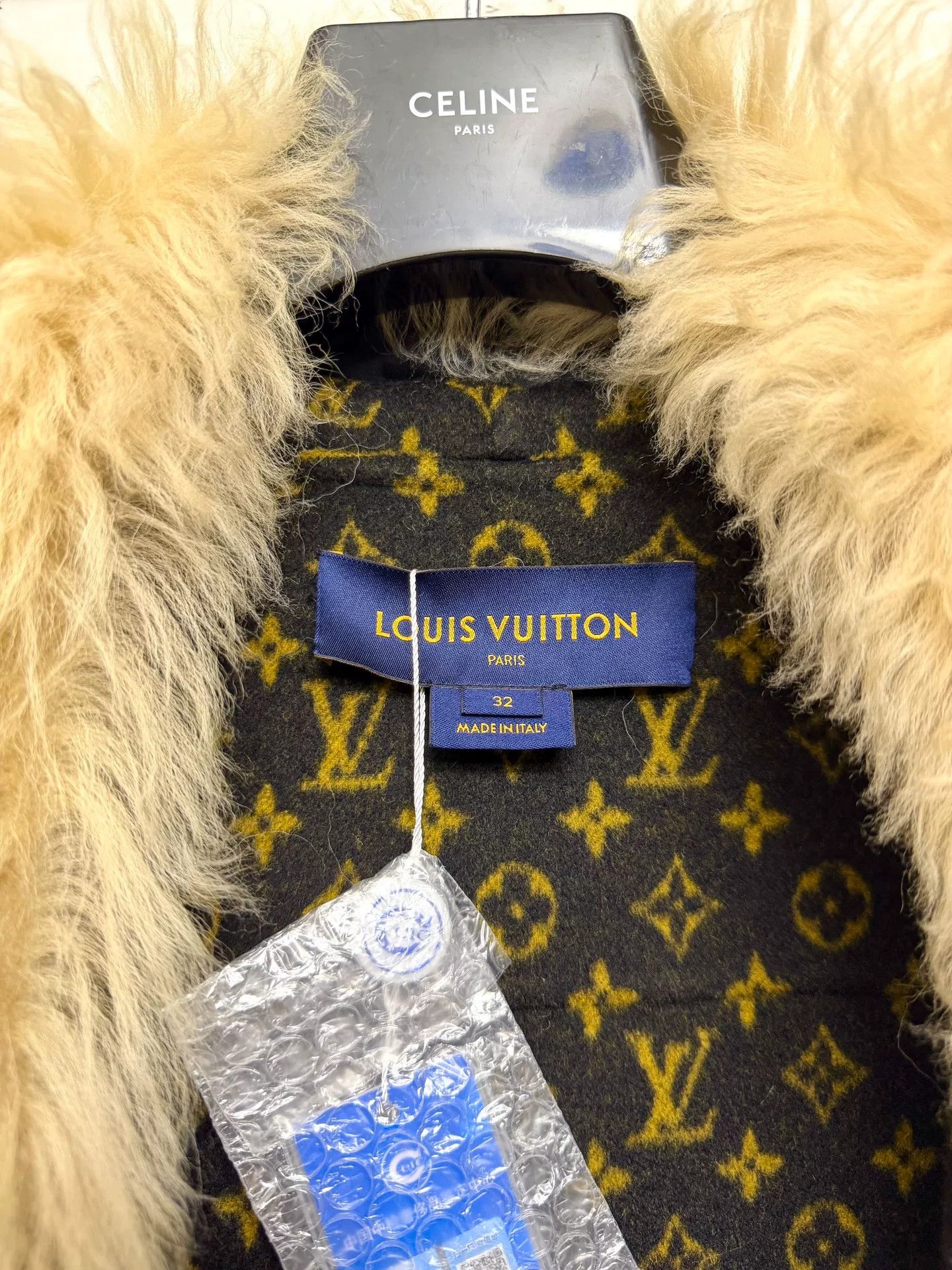 Louis Vuitton louis vuitton black wool coat with fur collar Size XS / US 0-2 / IT 36-38 - 2 Thumbnail