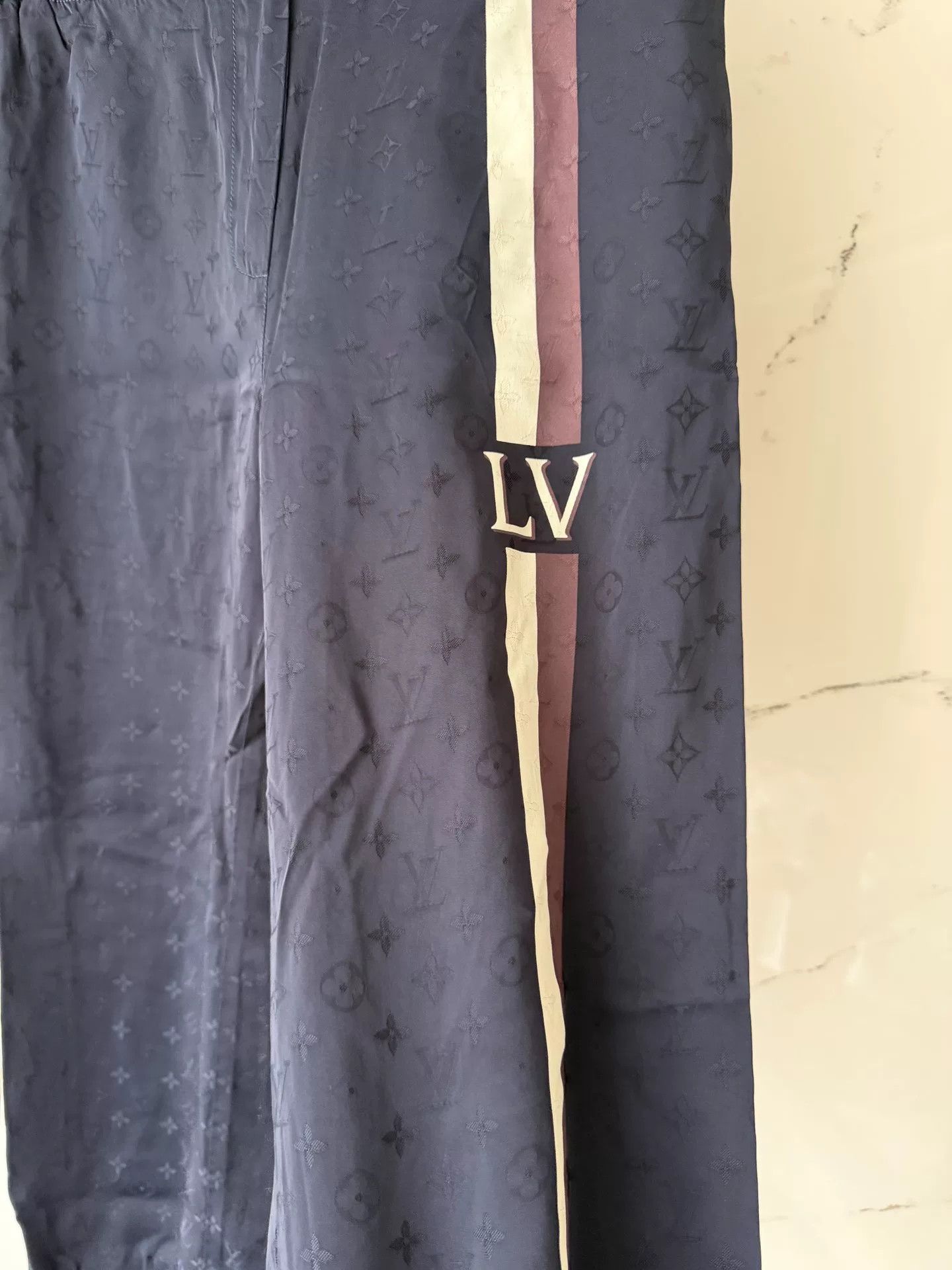 Louis Vuitton louis vuitton full print athletic pants Size US 36 / EU 52 - 2 Thumbnail