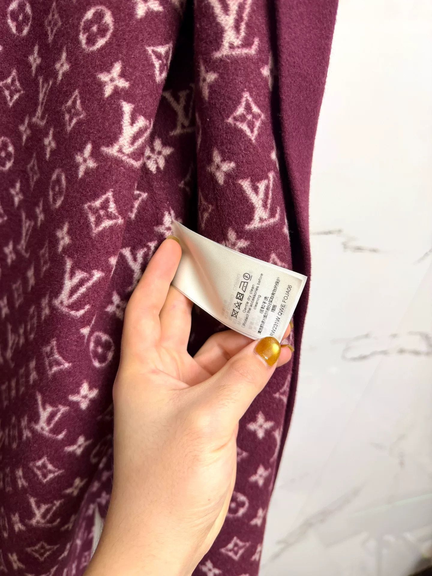 Louis Vuitton louis vuitton wine red printed coat Size S / US 4 / IT 40 - 4 Thumbnail