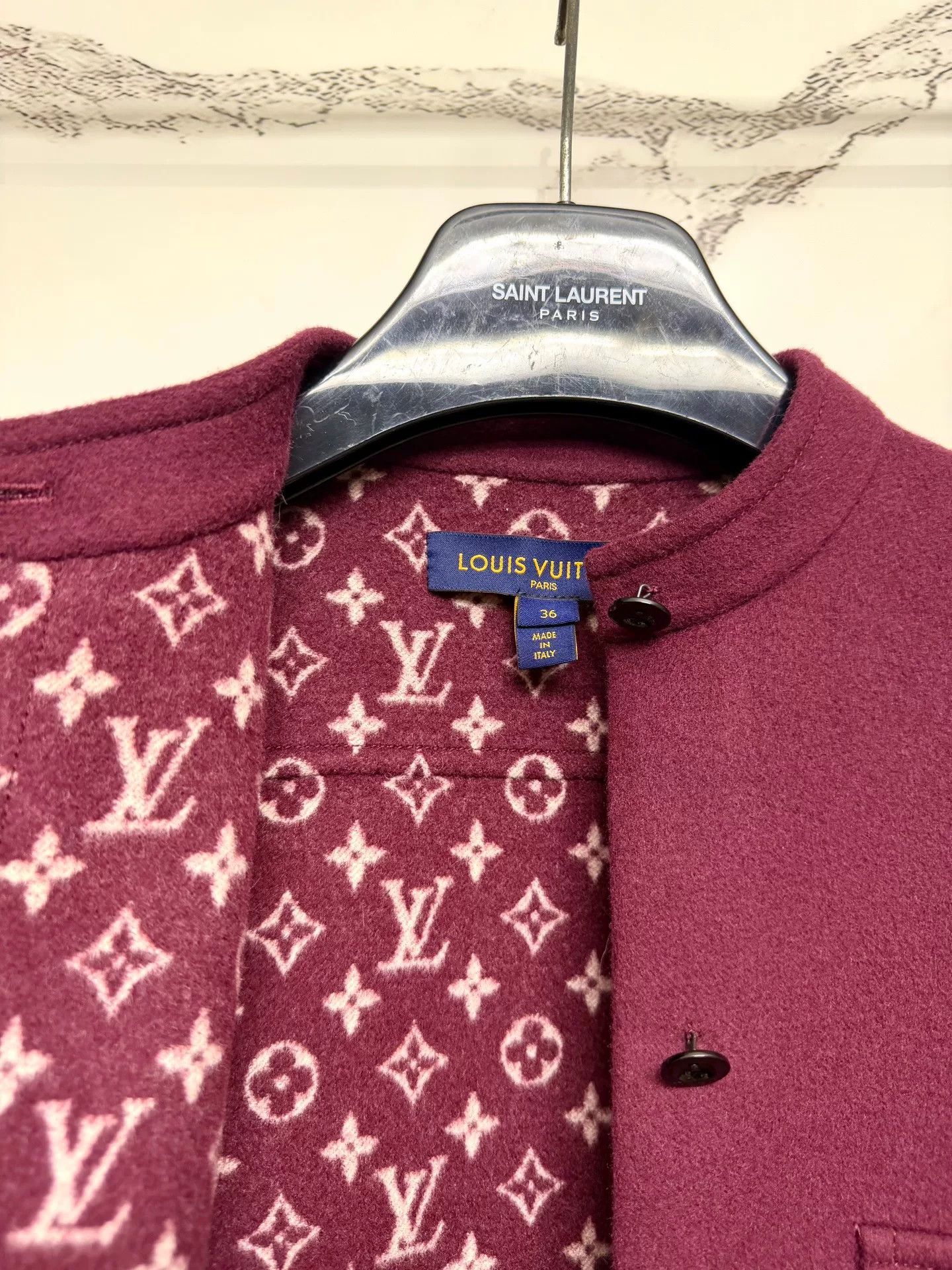 Louis Vuitton louis vuitton wine red printed coat Size S / US 4 / IT 40 - 2 Thumbnail