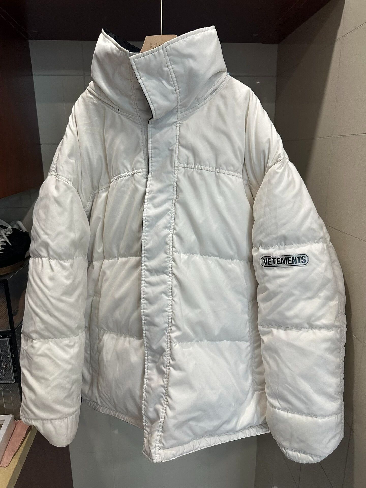 Vetements vetements reversible puffer jacket in black and white Size US M / EU 48-50 / 2 - 2 Thumbnail