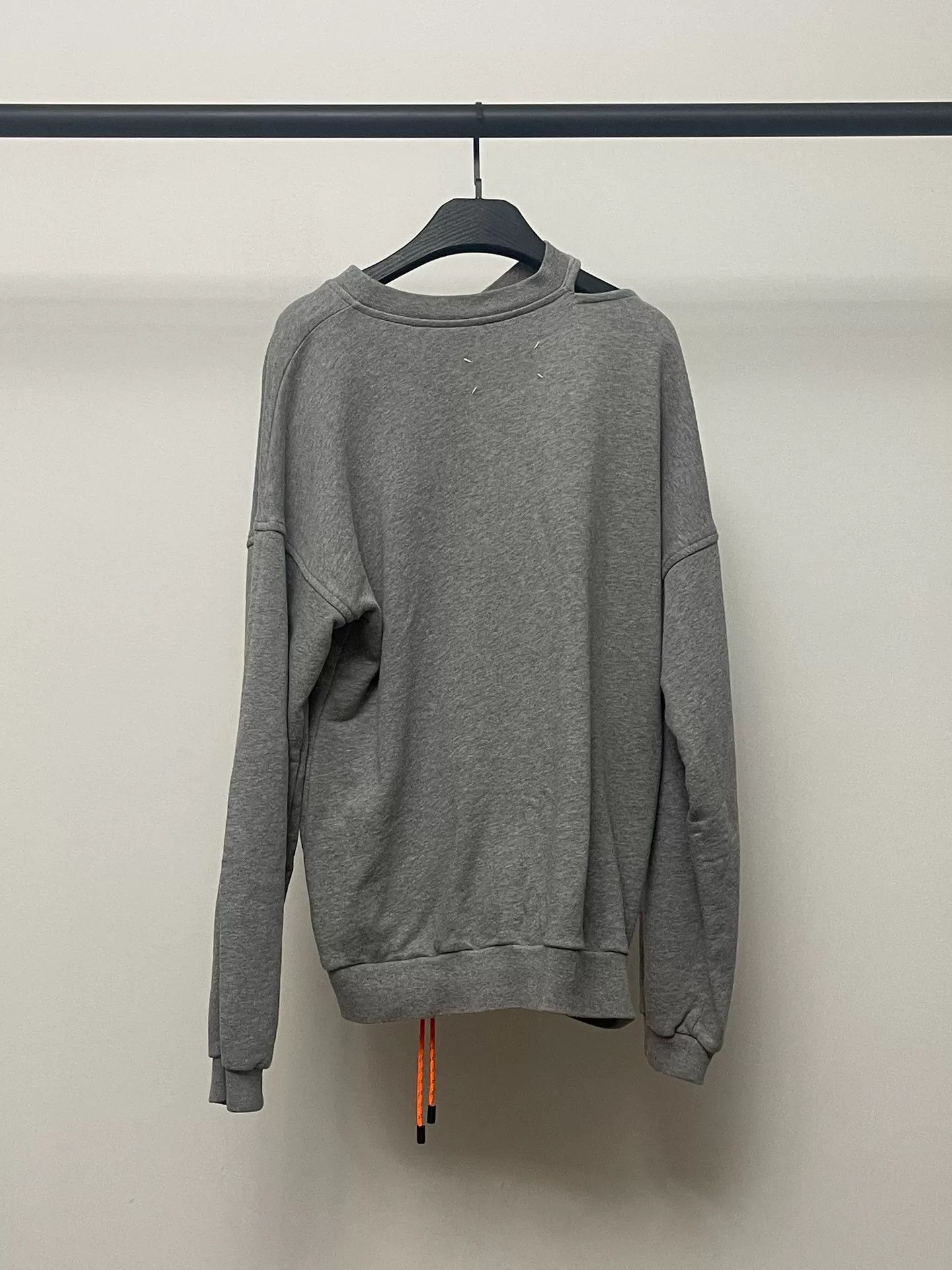 Maison Margiela Maison Margiela Open-Shoulder Sweatshirt Size M / US 6-8 / IT 42-44 - 6 Thumbnail