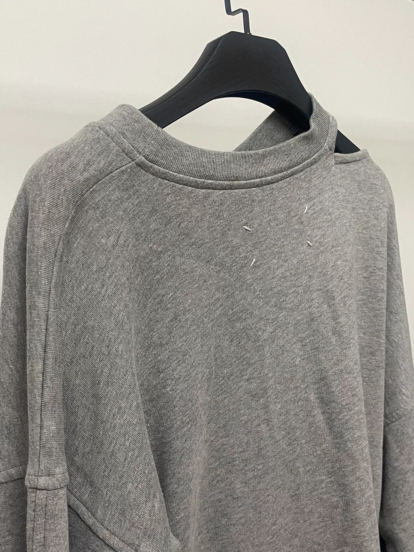 Maison Margiela Maison Margiela Open-Shoulder Sweatshirt Size M / US 6-8 / IT 42-44 - 4 Thumbnail