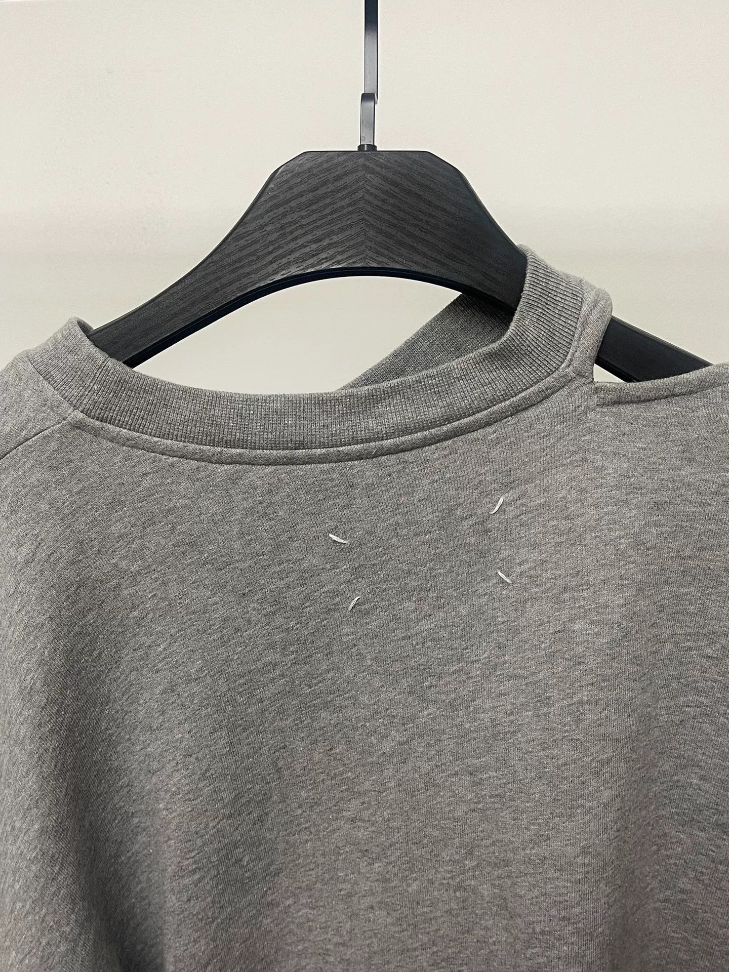 Maison Margiela Maison Margiela Open-Shoulder Sweatshirt Size M / US 6-8 / IT 42-44 - 2 Thumbnail